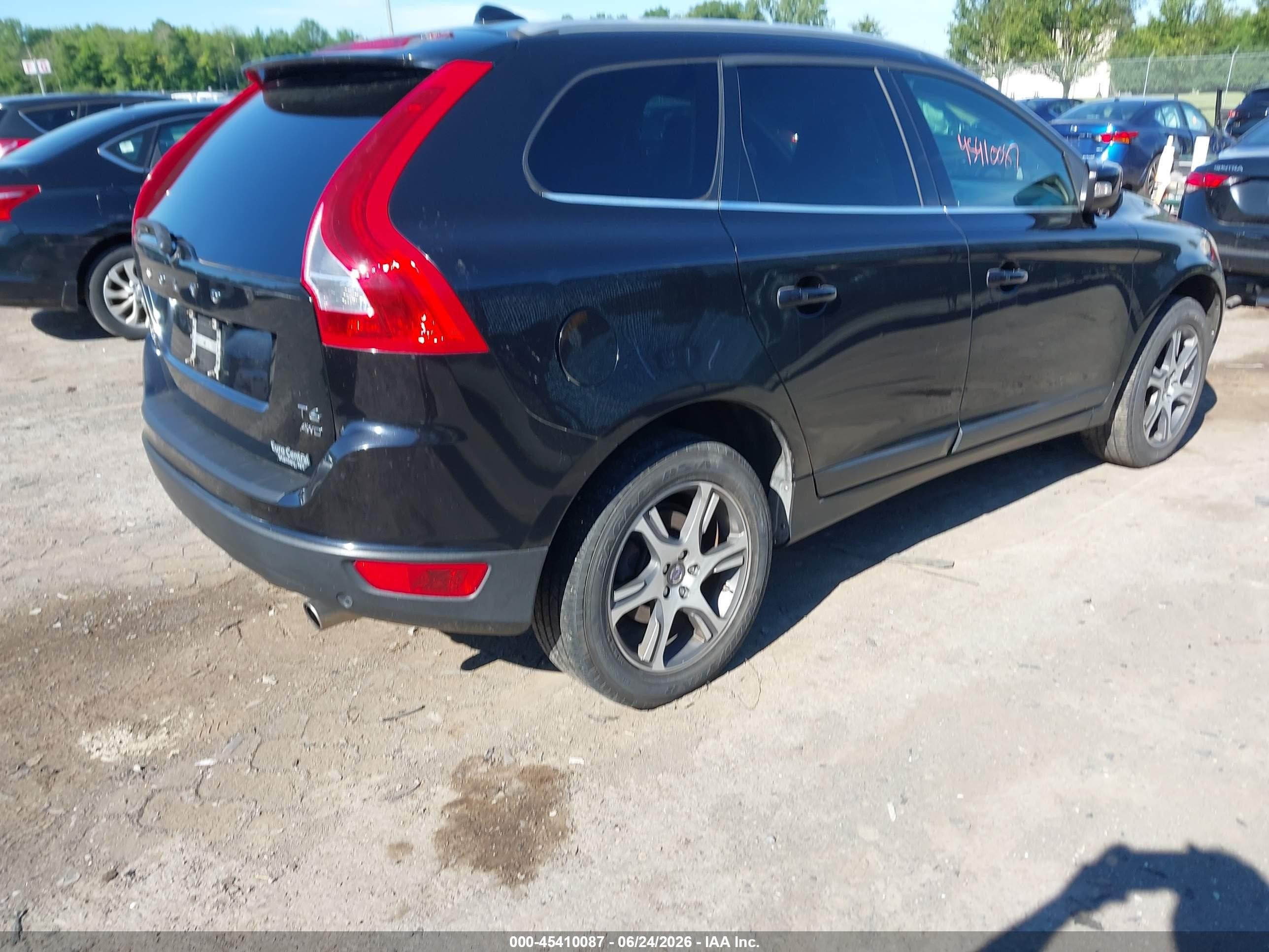 2013 Volvo Xc60 T6/t6 Platinum/t6 Premier Plus/t6 R-design/t6 R-design Platinum/t6 R-design Premier Plus Dark Blue vin: YV4902DZ9D2409715