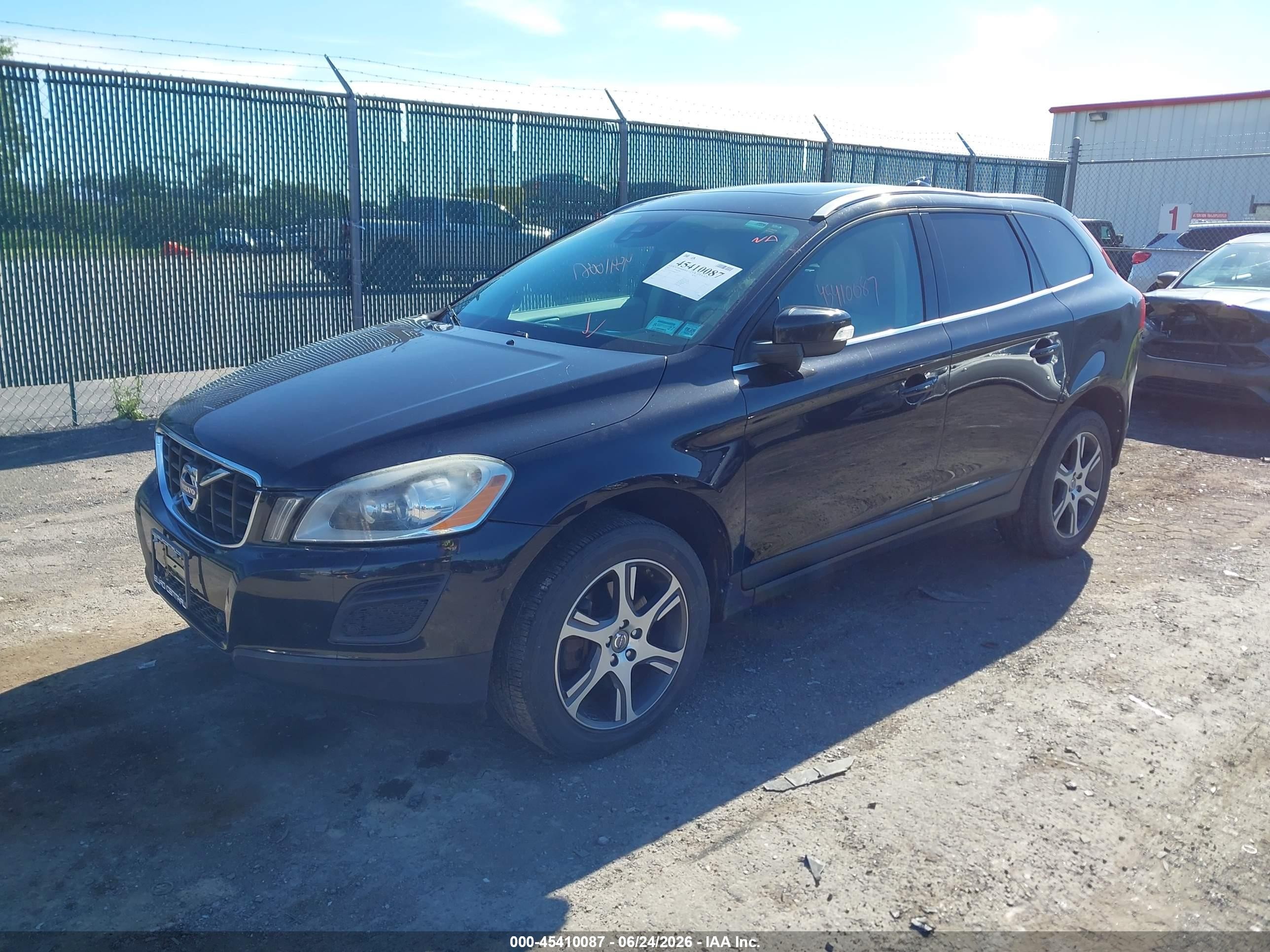 2013 Volvo Xc60 T6/t6 Platinum/t6 Premier Plus/t6 R-design/t6 R-design Platinum/t6 R-design Premier Plus Dark Blue vin: YV4902DZ9D2409715