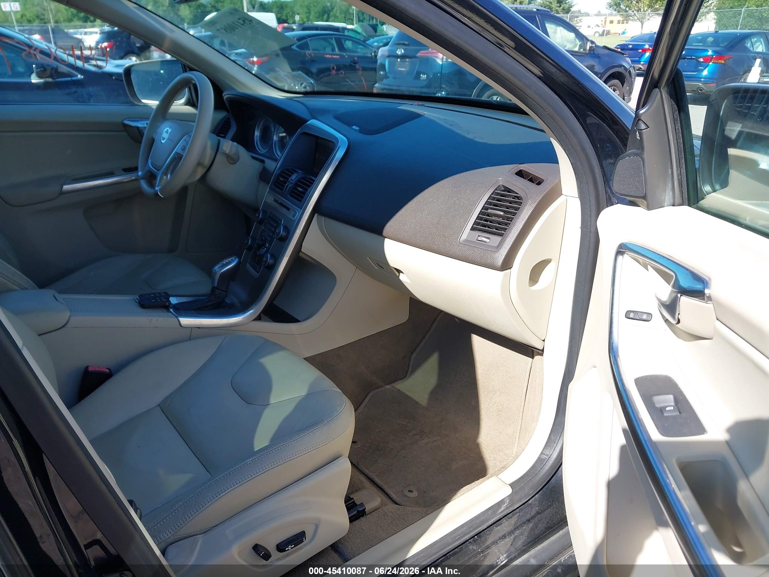 2013 Volvo Xc60 T6/t6 Platinum/t6 Premier Plus/t6 R-design/t6 R-design Platinum/t6 R-design Premier Plus Dark Blue vin: YV4902DZ9D2409715