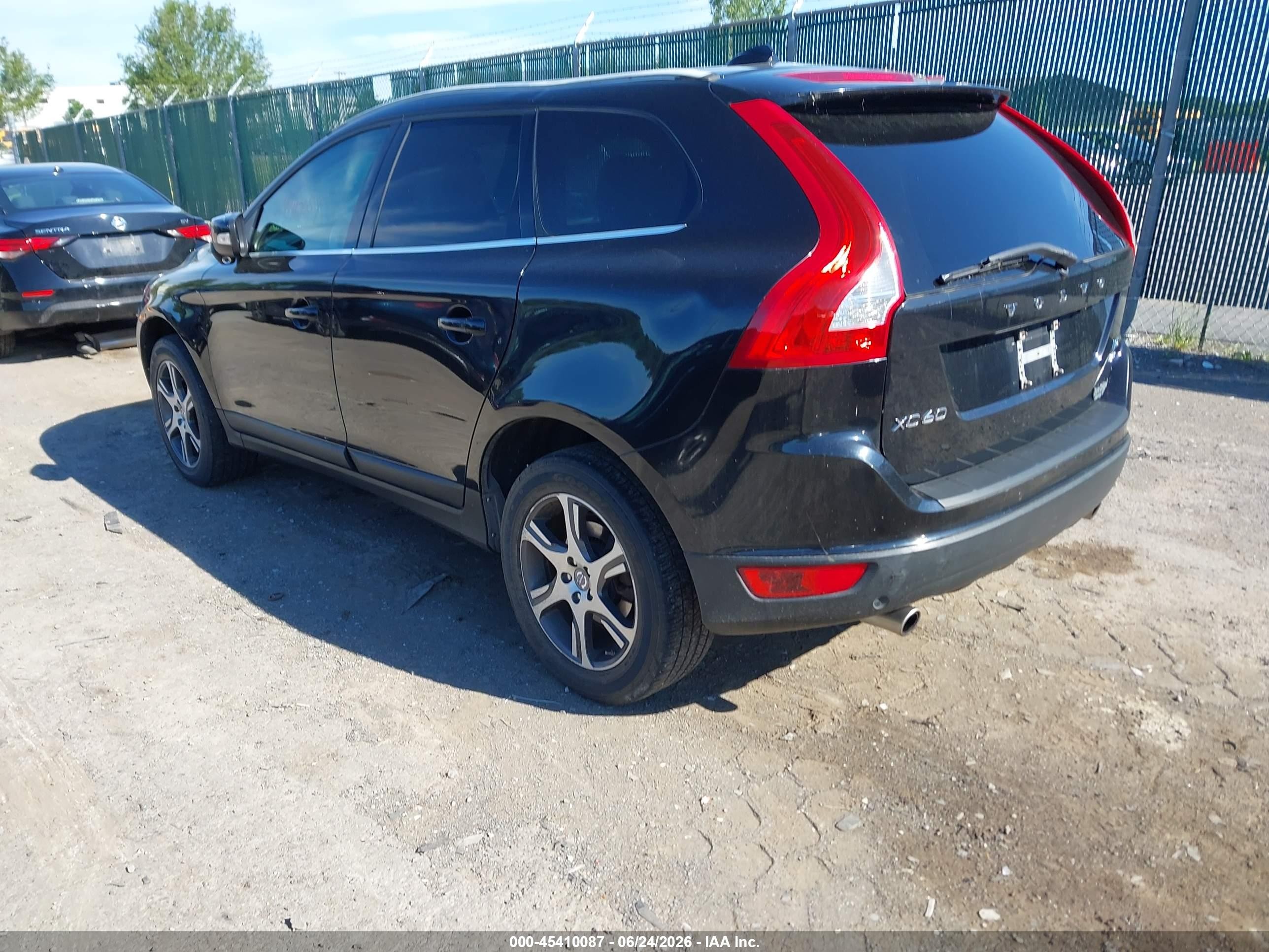 2013 Volvo Xc60 T6/t6 Platinum/t6 Premier Plus/t6 R-design/t6 R-design Platinum/t6 R-design Premier Plus Dark Blue vin: YV4902DZ9D2409715