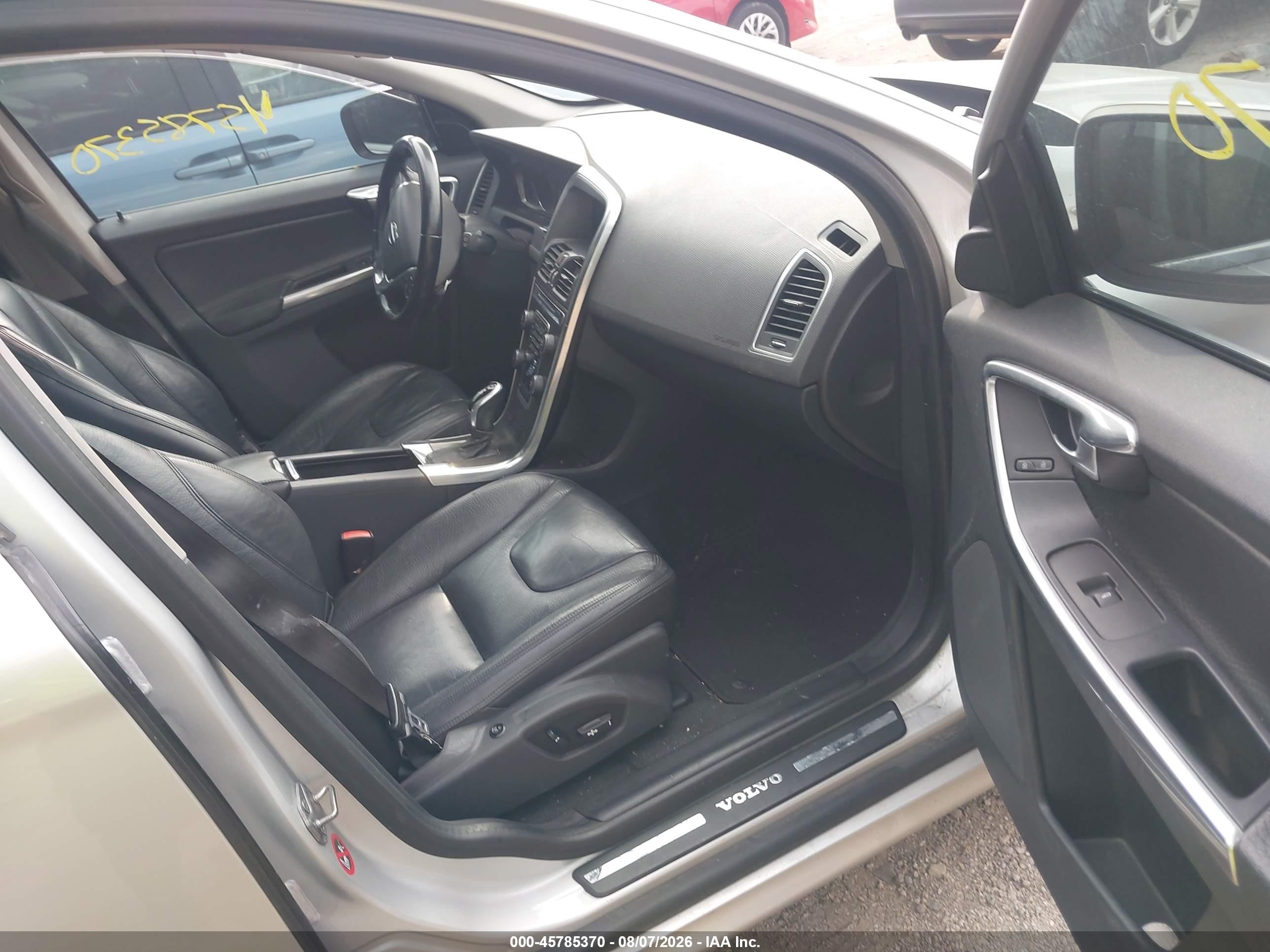 2014 Volvo Xc60 3.0l Premier Plus Серебряный vin: YV4902DZ9E2500369