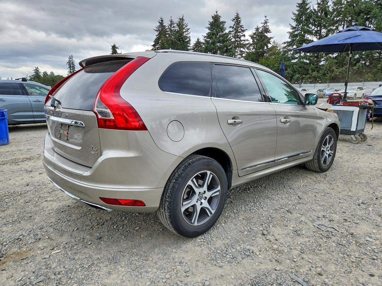 2014 Volvo Xc60 T6 Beige vin: YV4902DZ9E2556571
