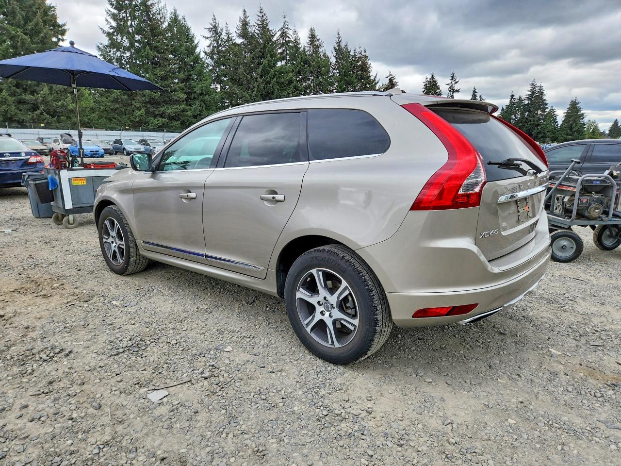 2014 Volvo Xc60 T6 Beige vin: YV4902DZ9E2556571