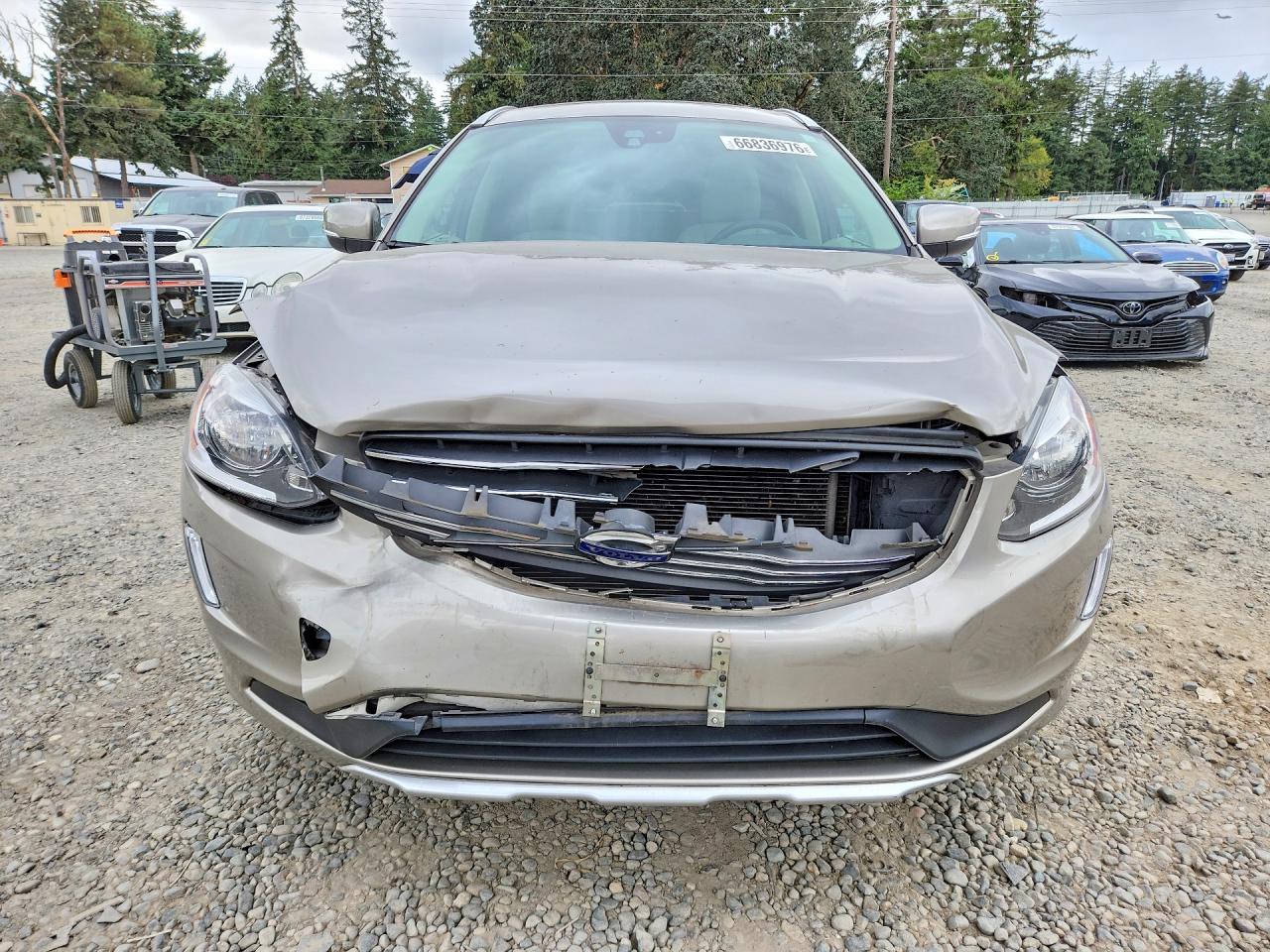 2014 Volvo Xc60 T6 Beige vin: YV4902DZ9E2556571
