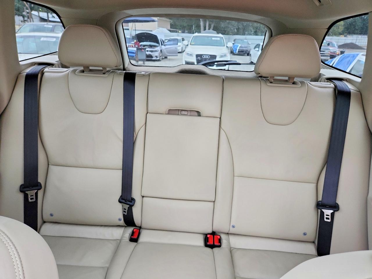 2014 Volvo Xc60 T6 Beige vin: YV4902DZ9E2556571