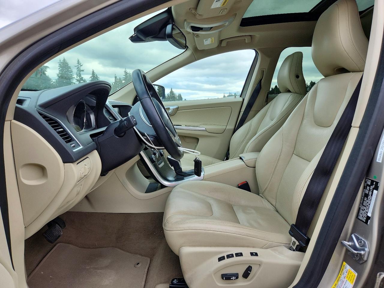 2014 Volvo Xc60 T6 Beige vin: YV4902DZ9E2556571