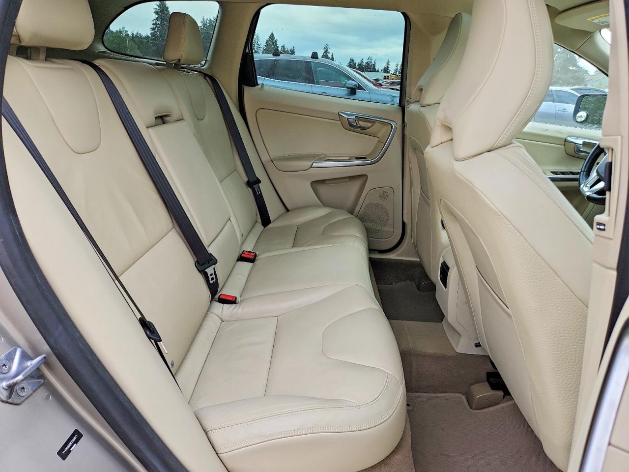 2014 Volvo Xc60 T6 Beige vin: YV4902DZ9E2556571