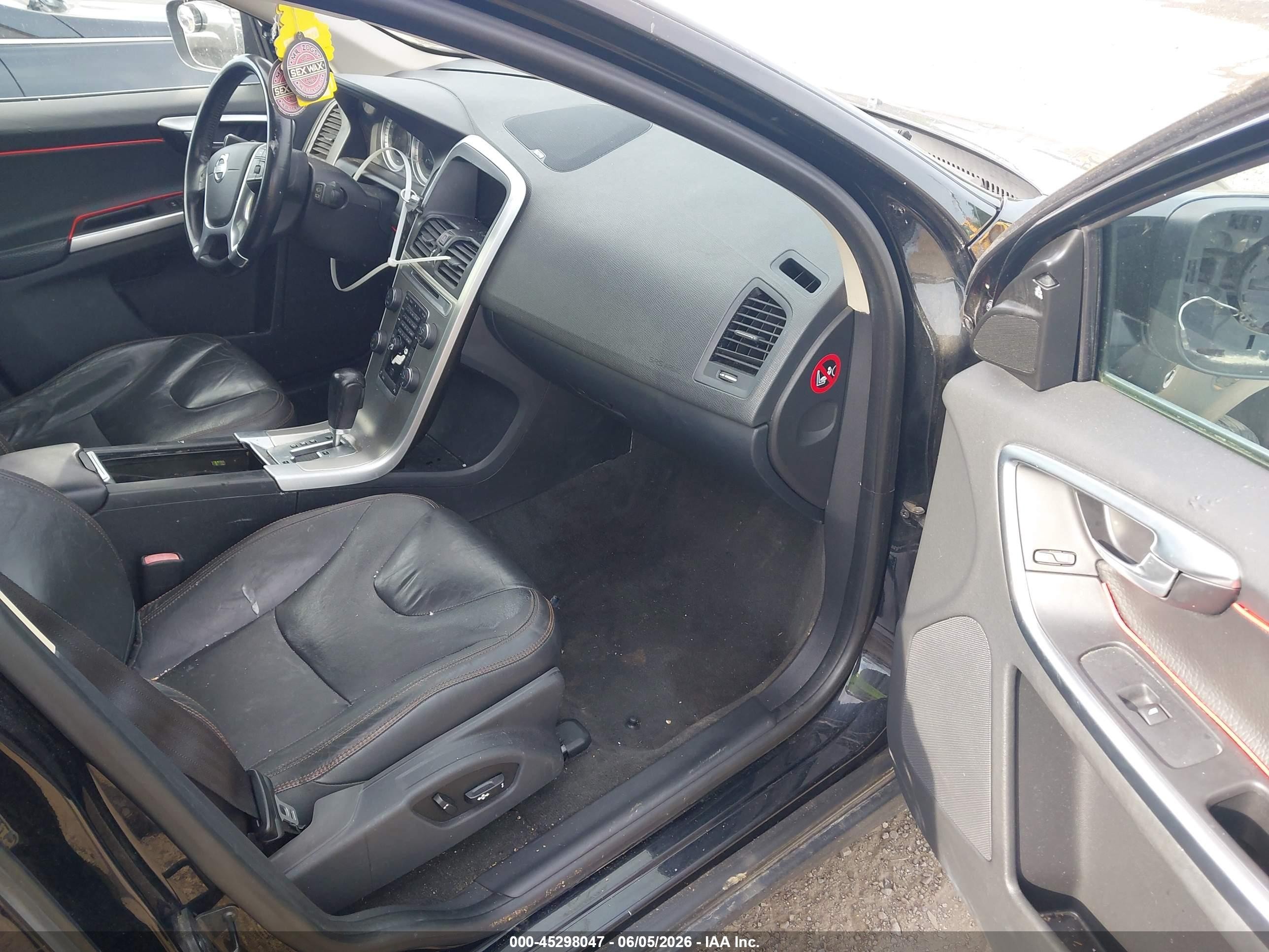2011 Volvo Xc60 T6/t6 R-design Black vin: YV4902DZXB2192107
