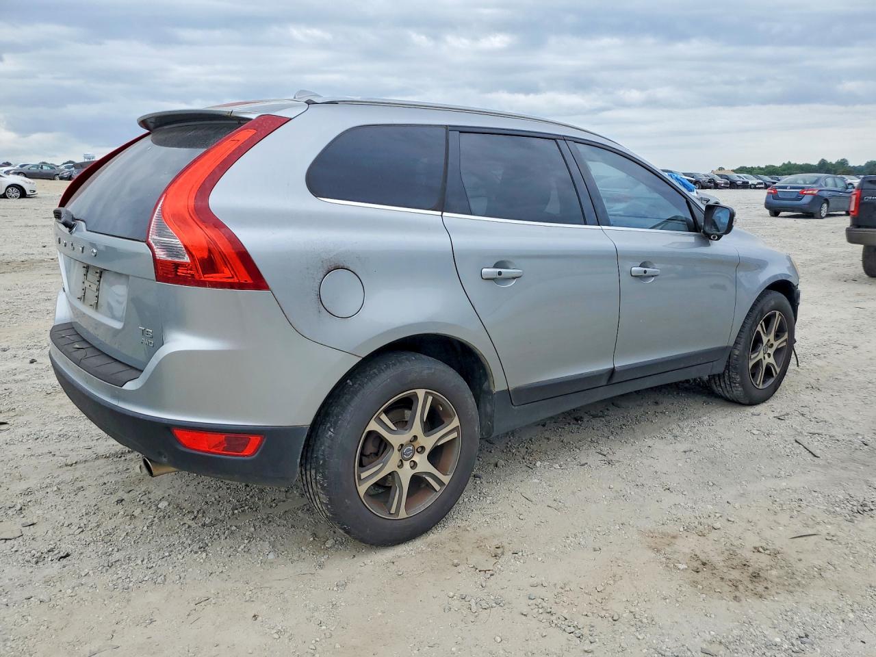 2012 Volvo Xc60 T6 Серебряный vin: YV4902DZXC2255241