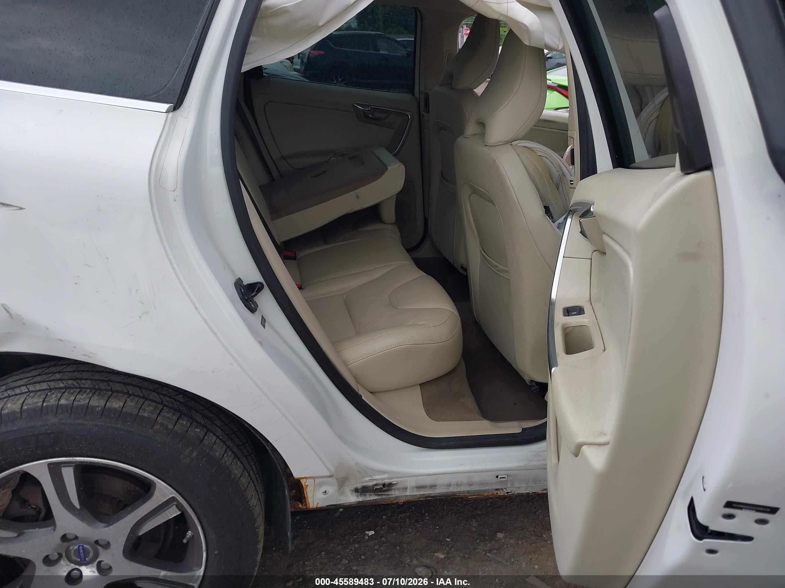 2012 Volvo Xc60 T6 R-design White vin: YV4902DZXC2295318