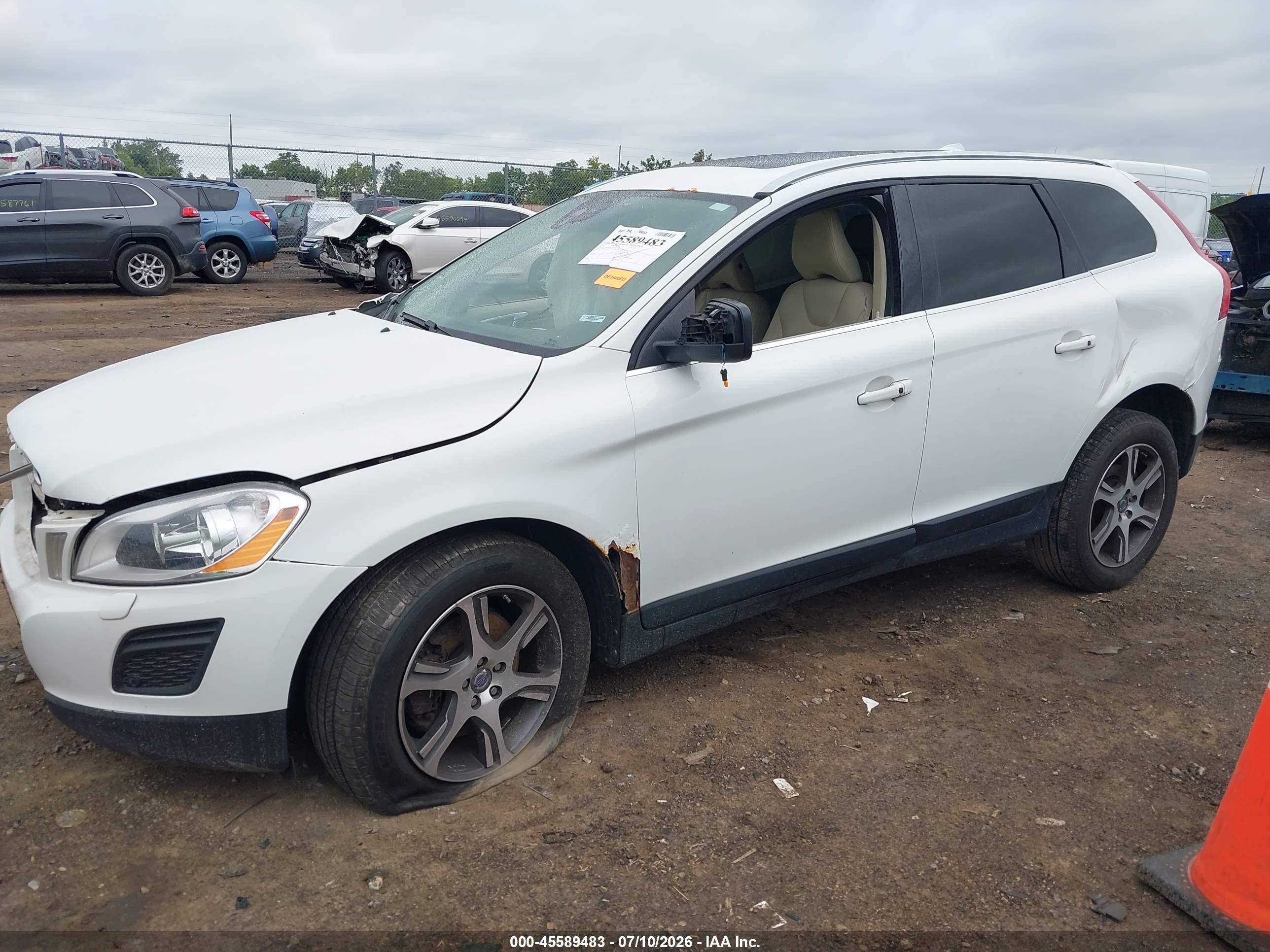 2012 Volvo Xc60 T6 R-design White vin: YV4902DZXC2295318