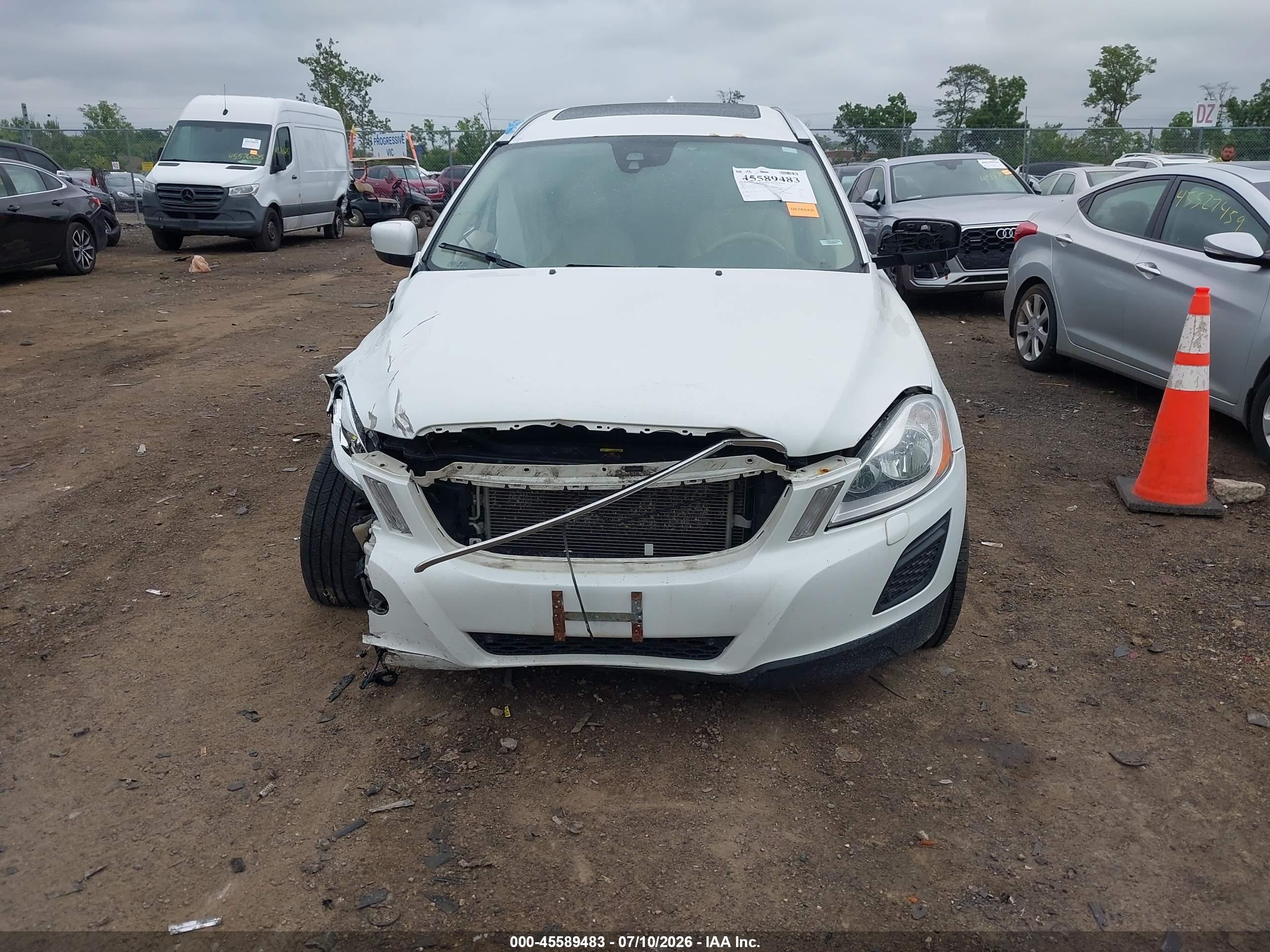 2012 Volvo Xc60 T6 R-design White vin: YV4902DZXC2295318