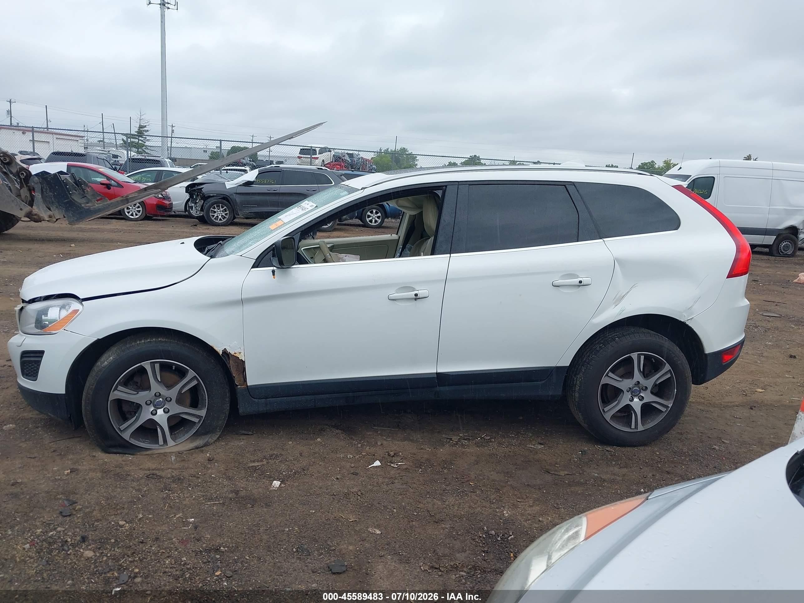 2012 Volvo Xc60 T6 R-design White vin: YV4902DZXC2295318