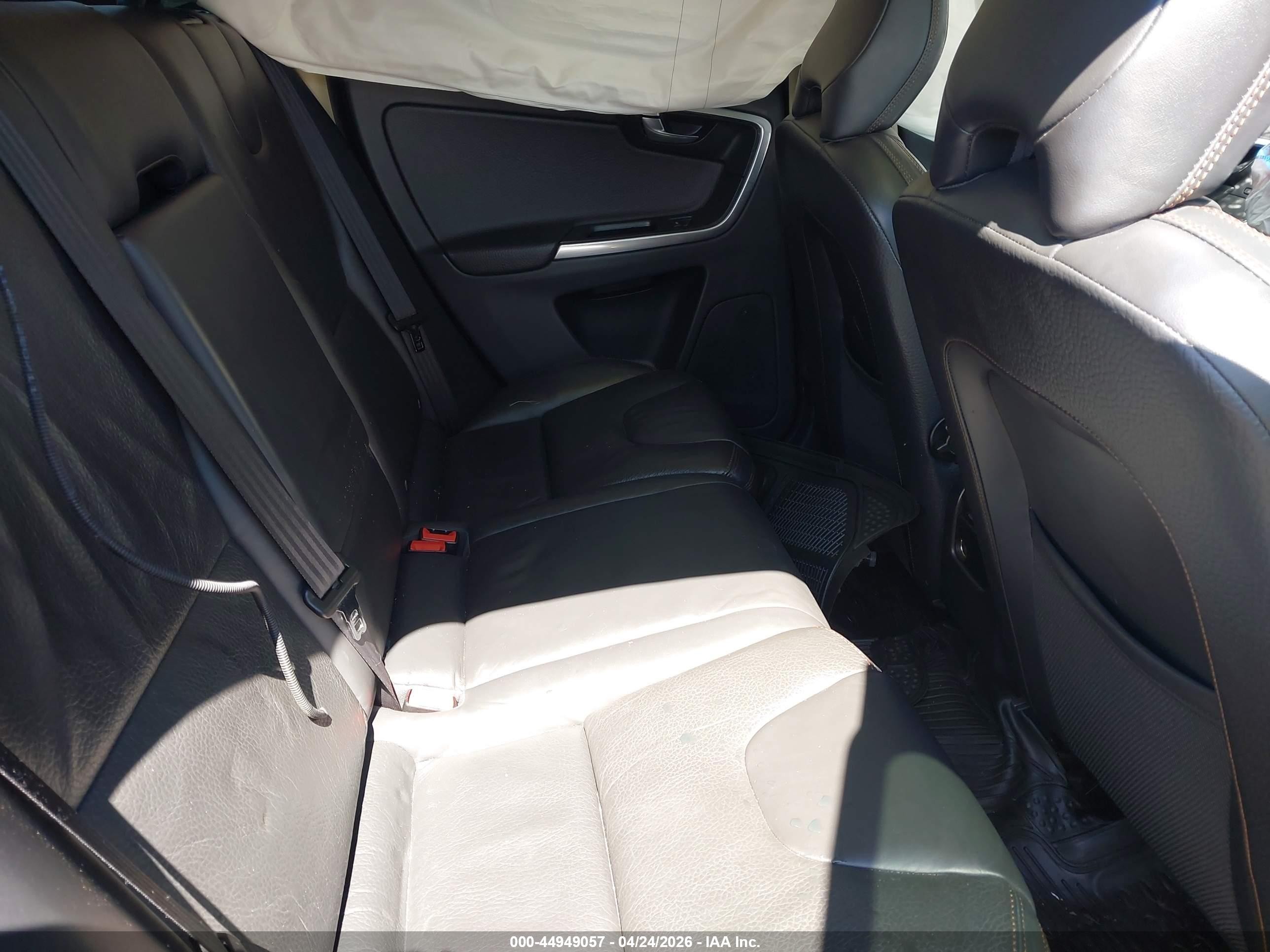 2012 Volvo Xc60 T6/t6 Platinum/t6 Premier Plus/t6 R-design/t6 R-design Platinum/t6 R-design Premier Plus Black vin: YV4902DZXC2307855