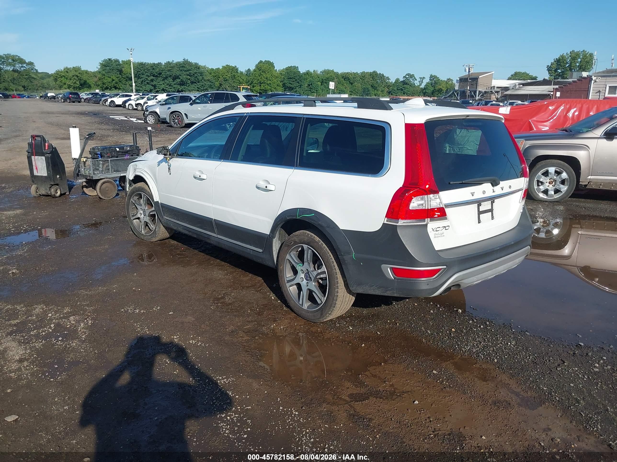 2015 Volvo Xc70 T6 Platinum White vin: YV4902ND2F1201008