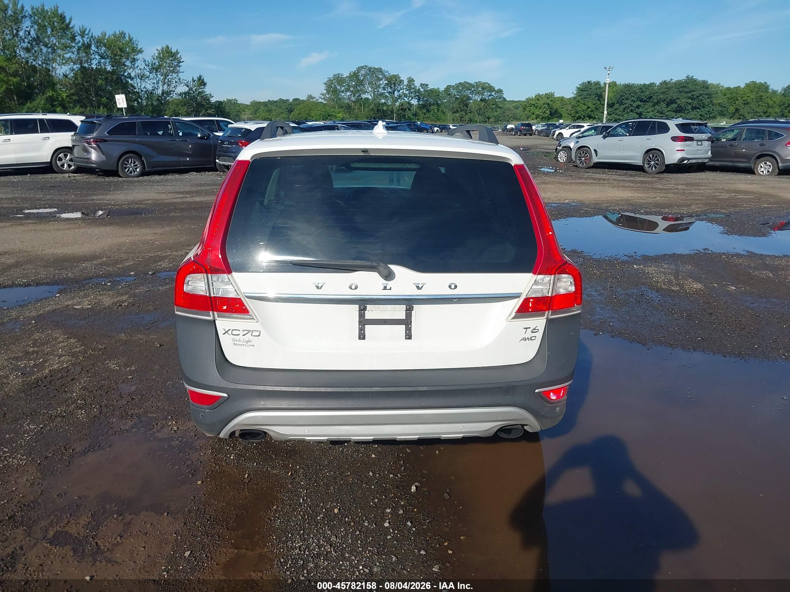2015 Volvo Xc70 T6 Platinum White vin: YV4902ND2F1201008