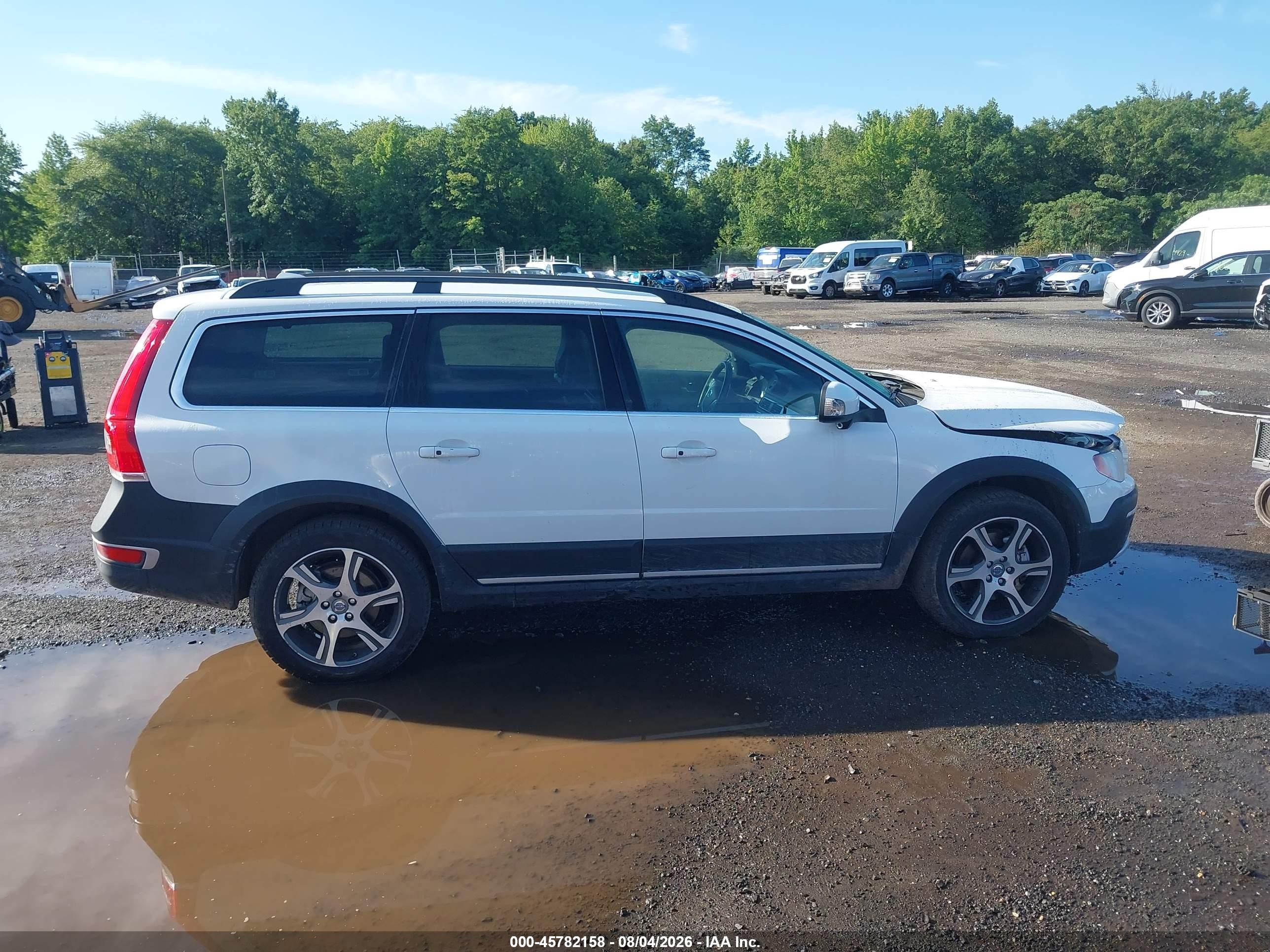 2015 Volvo Xc70 T6 Platinum White vin: YV4902ND2F1201008