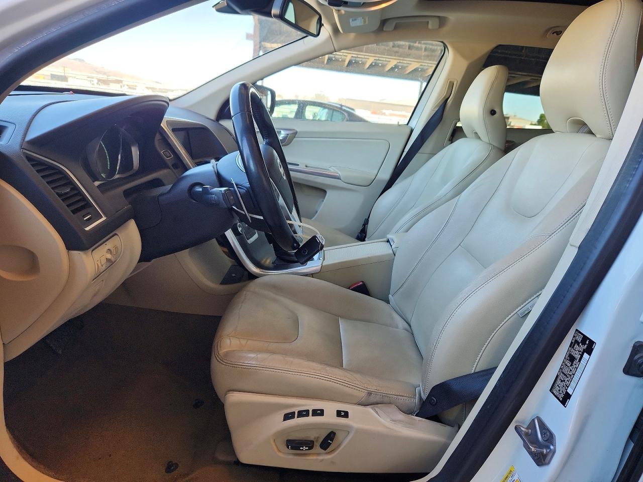 2015 Volvo Xc60 T6 Premier+ White vin: YV4902RC6F2589307