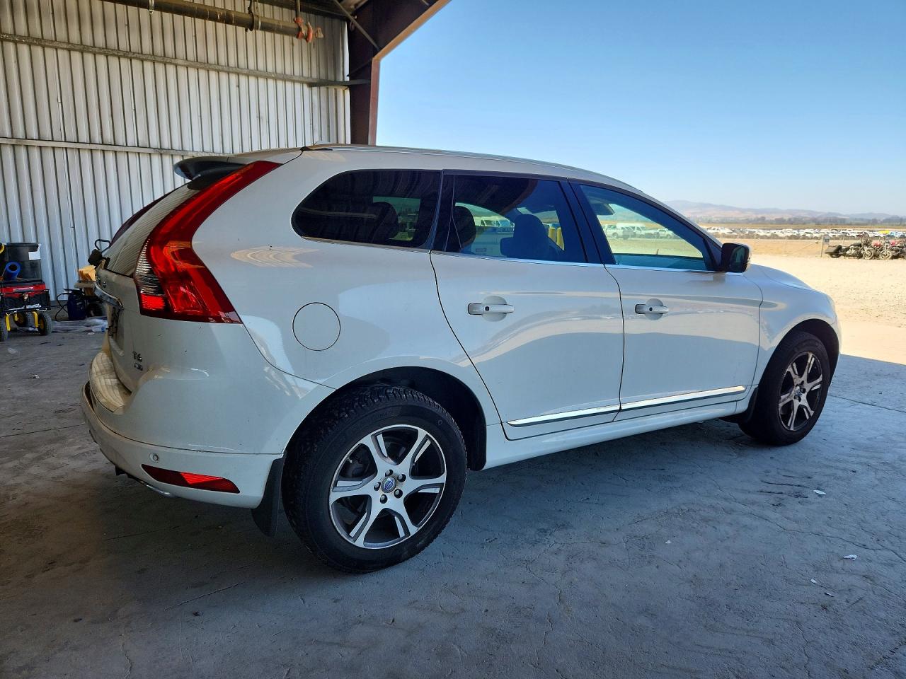 2015 Volvo Xc60 T6 Premier+ White vin: YV4902RC6F2589307