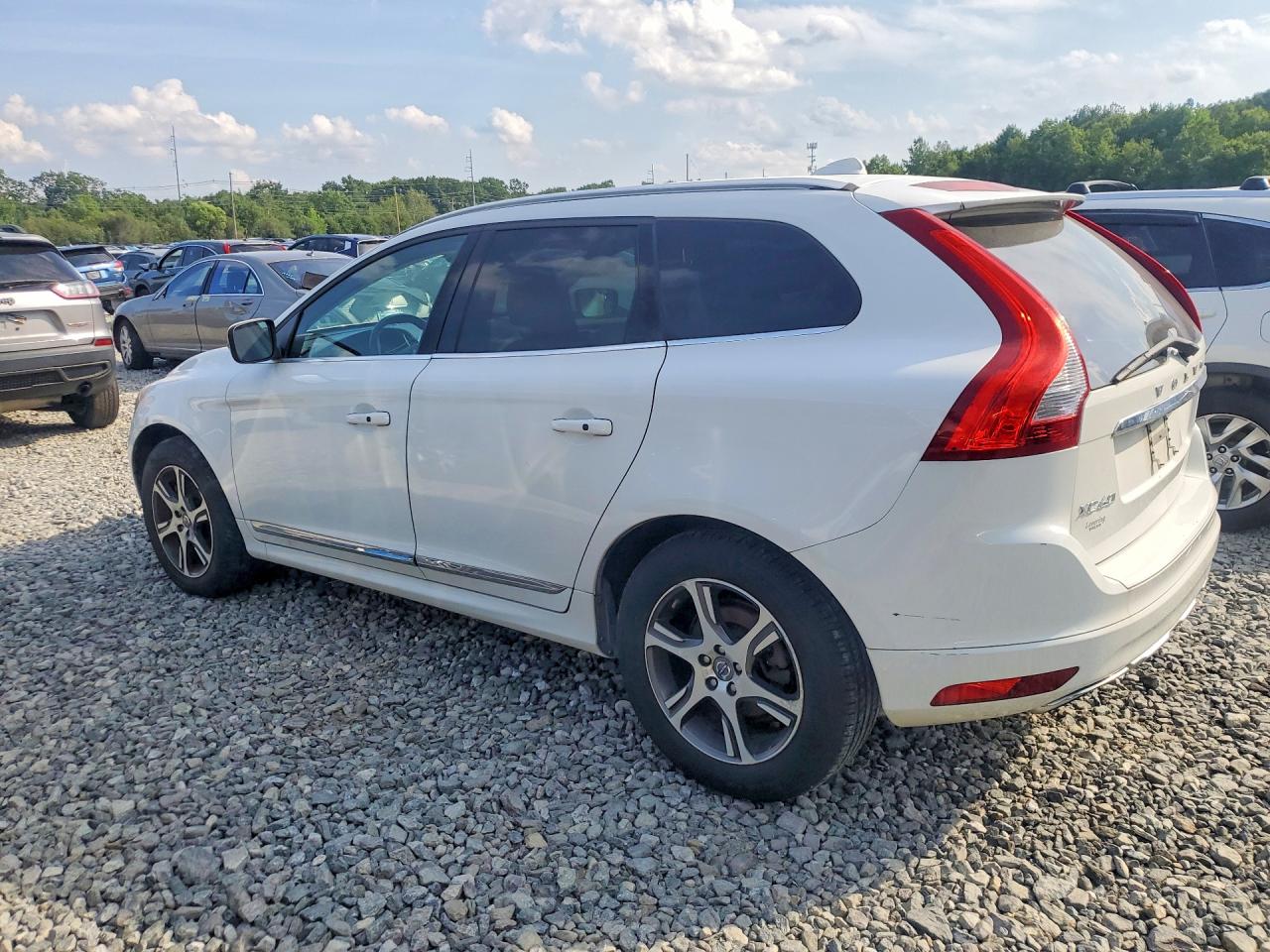 2015 Volvo Xc60 T6 Premier+ White vin: YV4902RC8F2571598