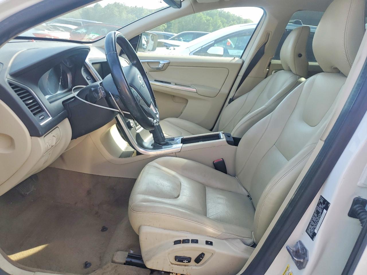 2015 Volvo Xc60 T6 Premier+ White vin: YV4902RC8F2571598