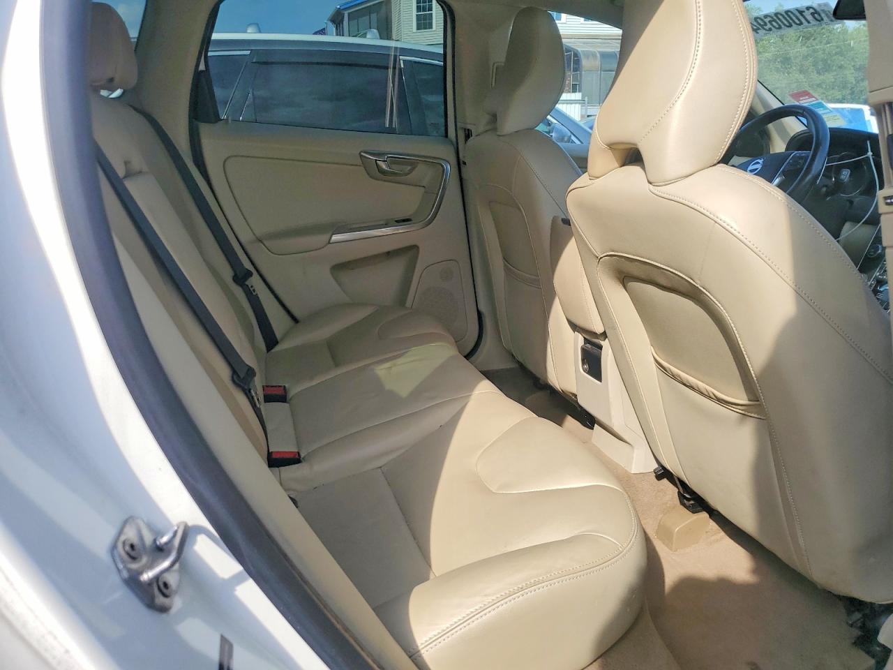 2015 Volvo Xc60 T6 Premier+ White vin: YV4902RC8F2571598