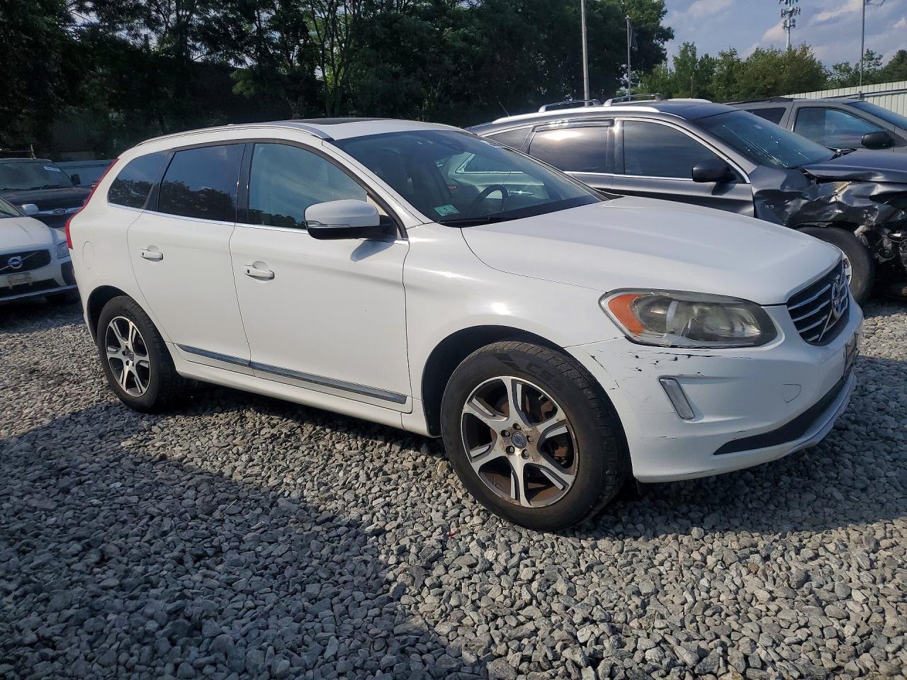 2015 Volvo Xc60 T6 Premier+ White vin: YV4902RC8F2571598