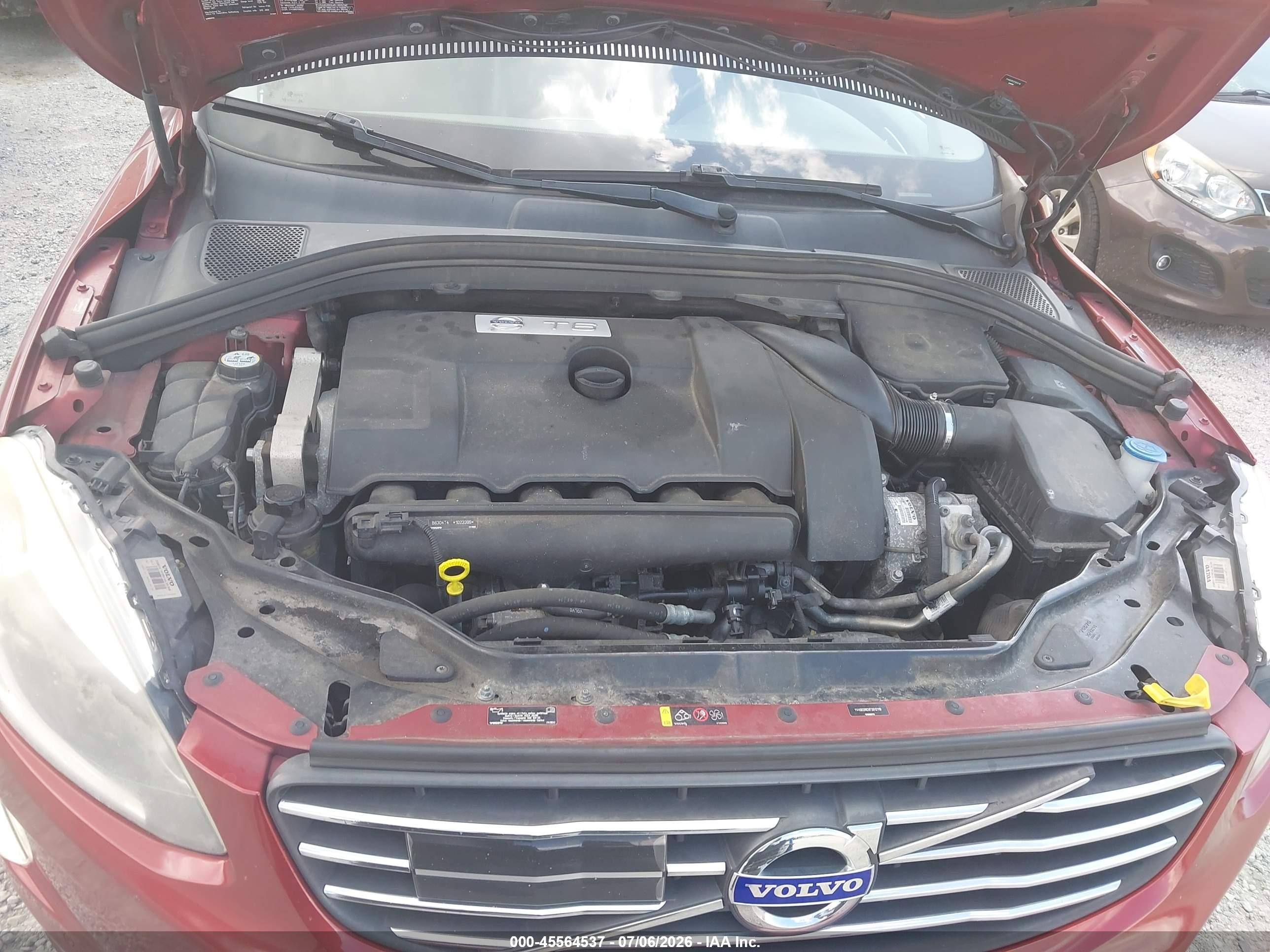 2015 Volvo Xc60 T6 Premier Plus Red vin: YV4902RCXF2612118