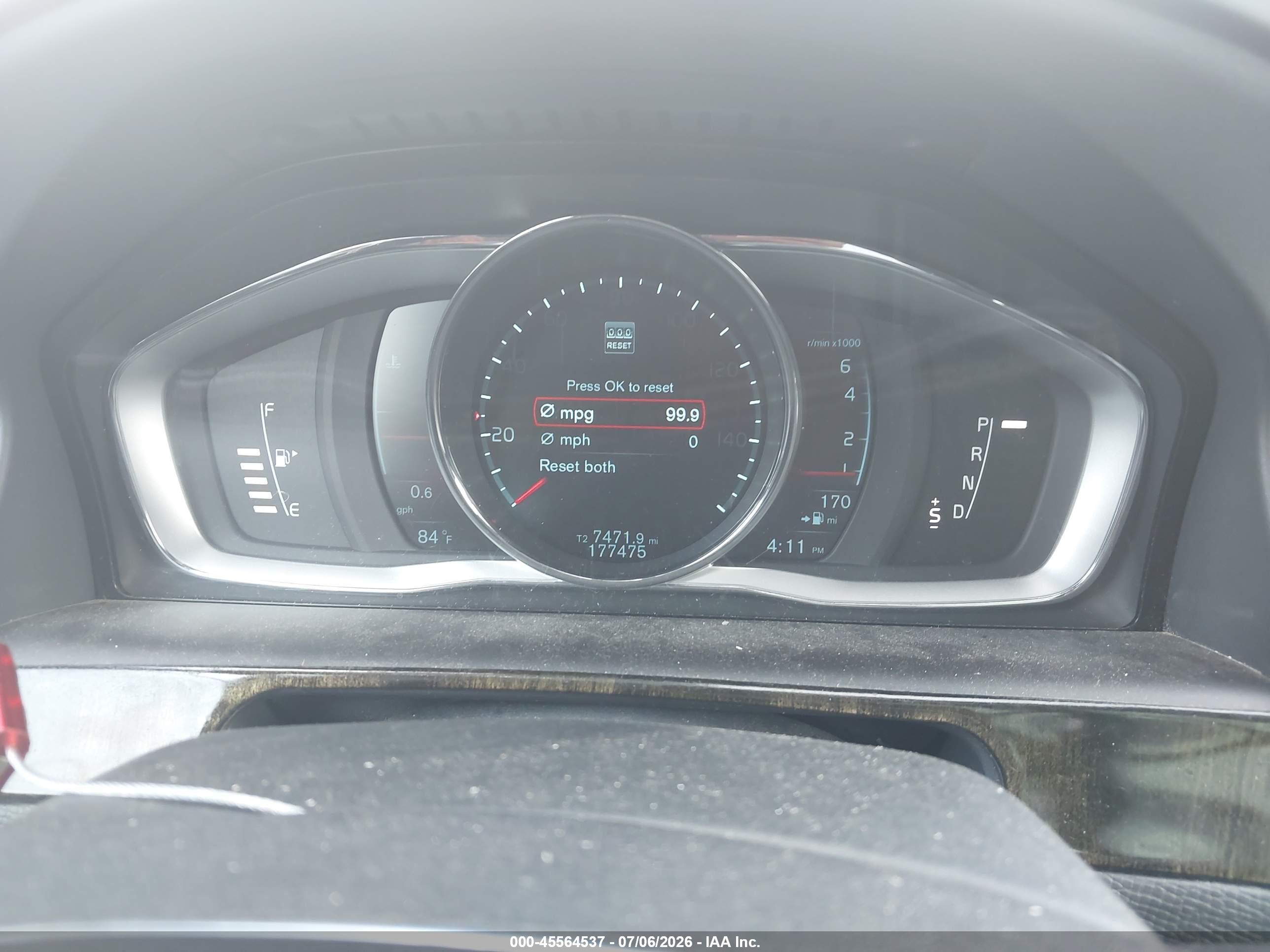 2015 Volvo Xc60 T6 Premier Plus Red vin: YV4902RCXF2612118