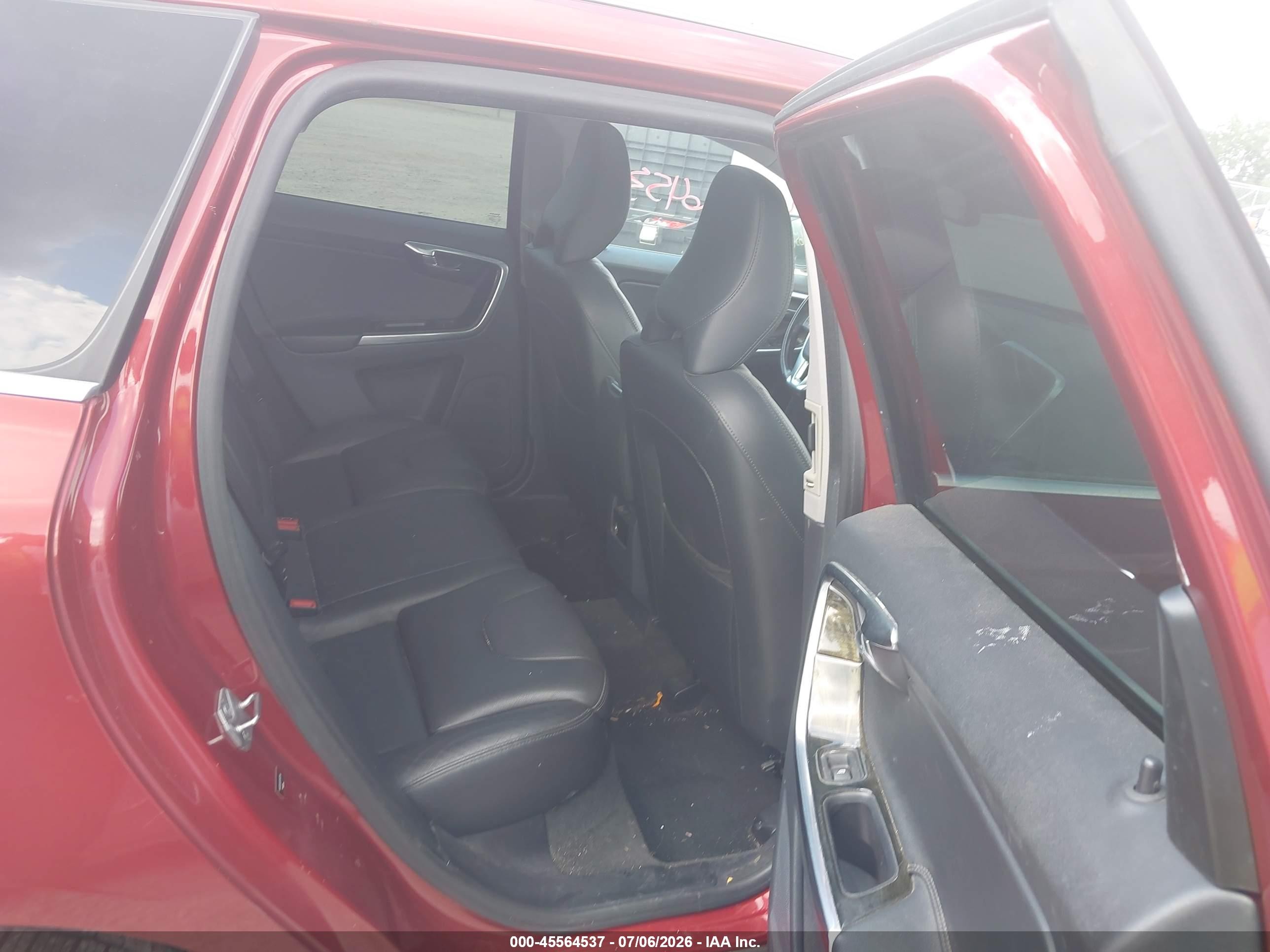 2015 Volvo Xc60 T6 Premier Plus Red vin: YV4902RCXF2612118