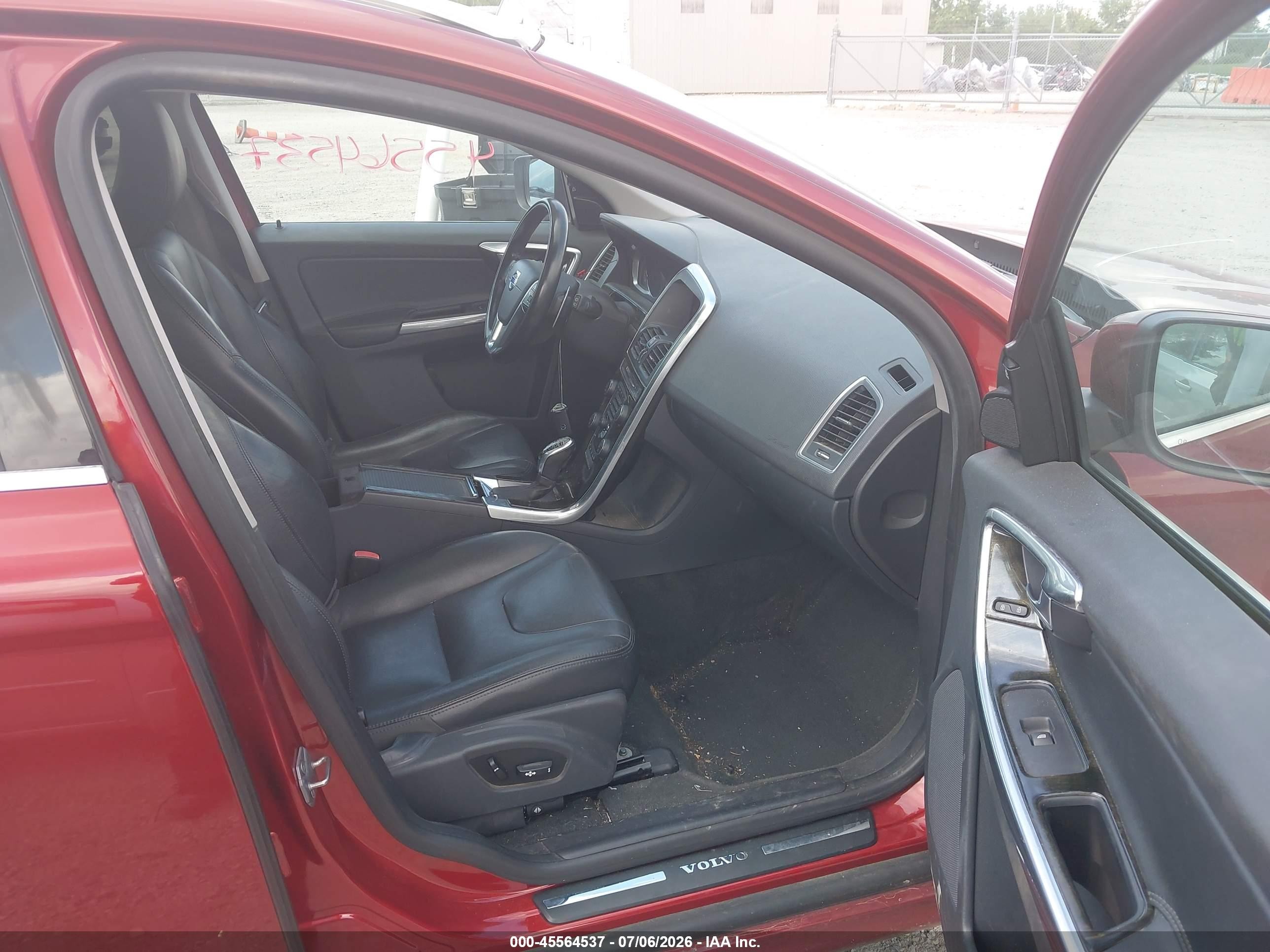 2015 Volvo Xc60 T6 Premier Plus Red vin: YV4902RCXF2612118