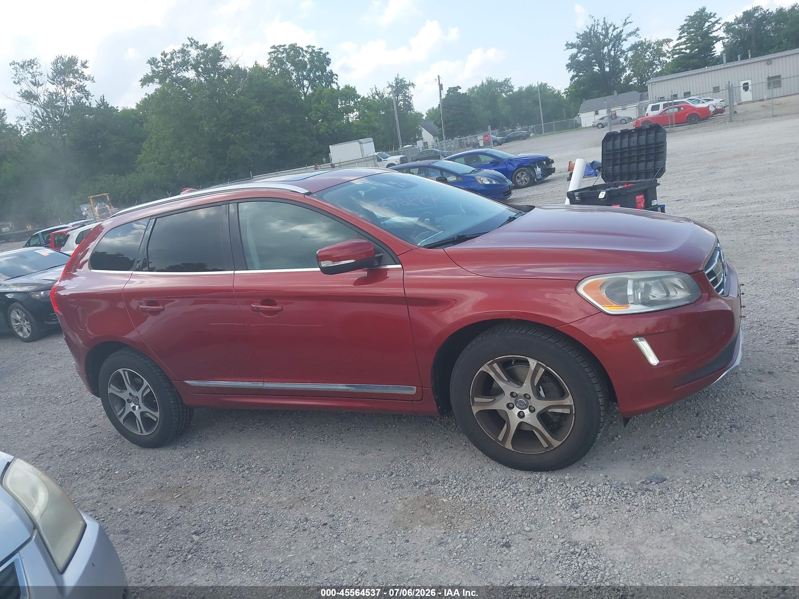 2015 Volvo Xc60 T6 Premier Plus Red vin: YV4902RCXF2612118
