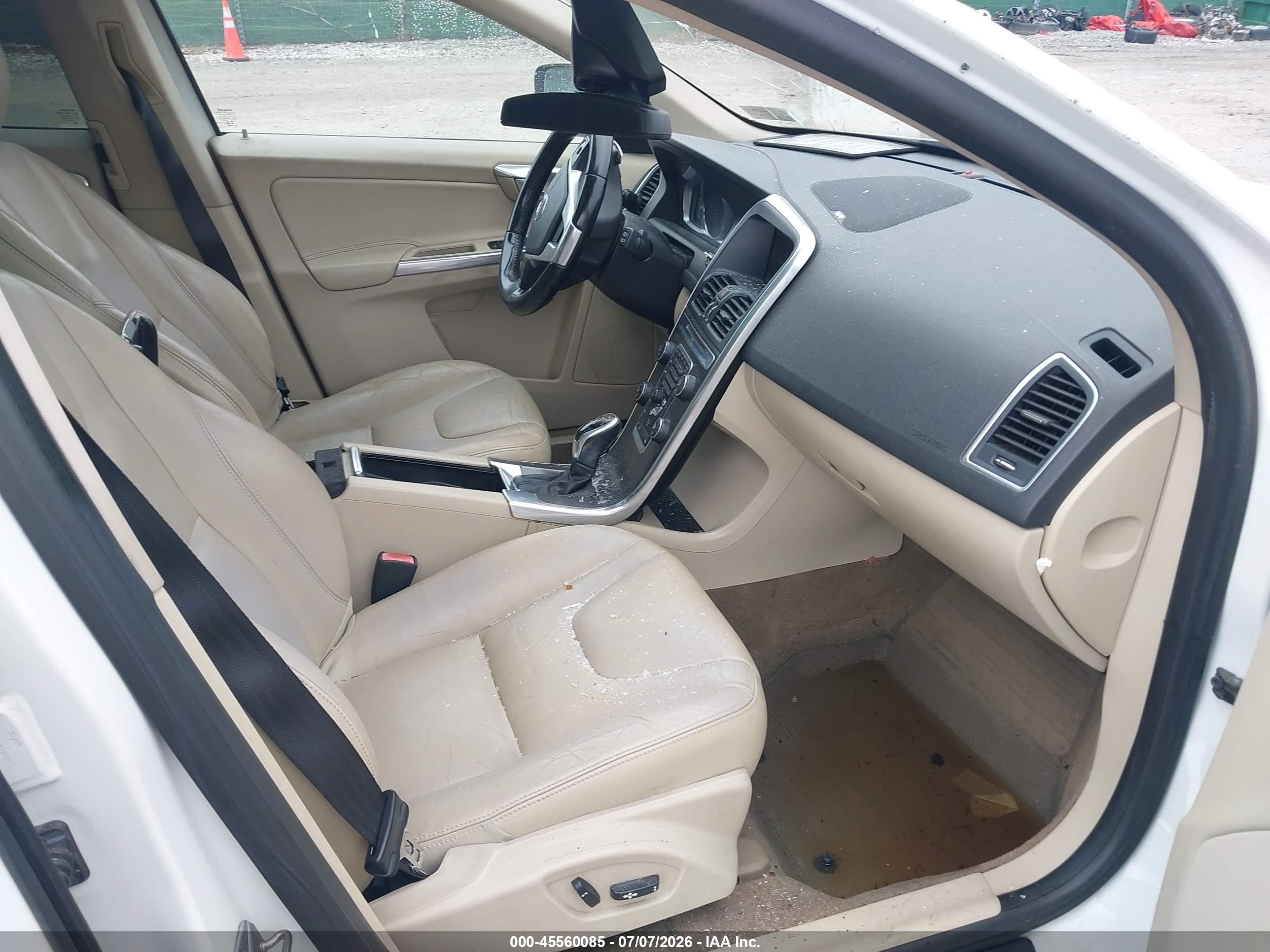 2015 Volvo Xc60 T6 Platinum White vin: YV4902RD0F2626375