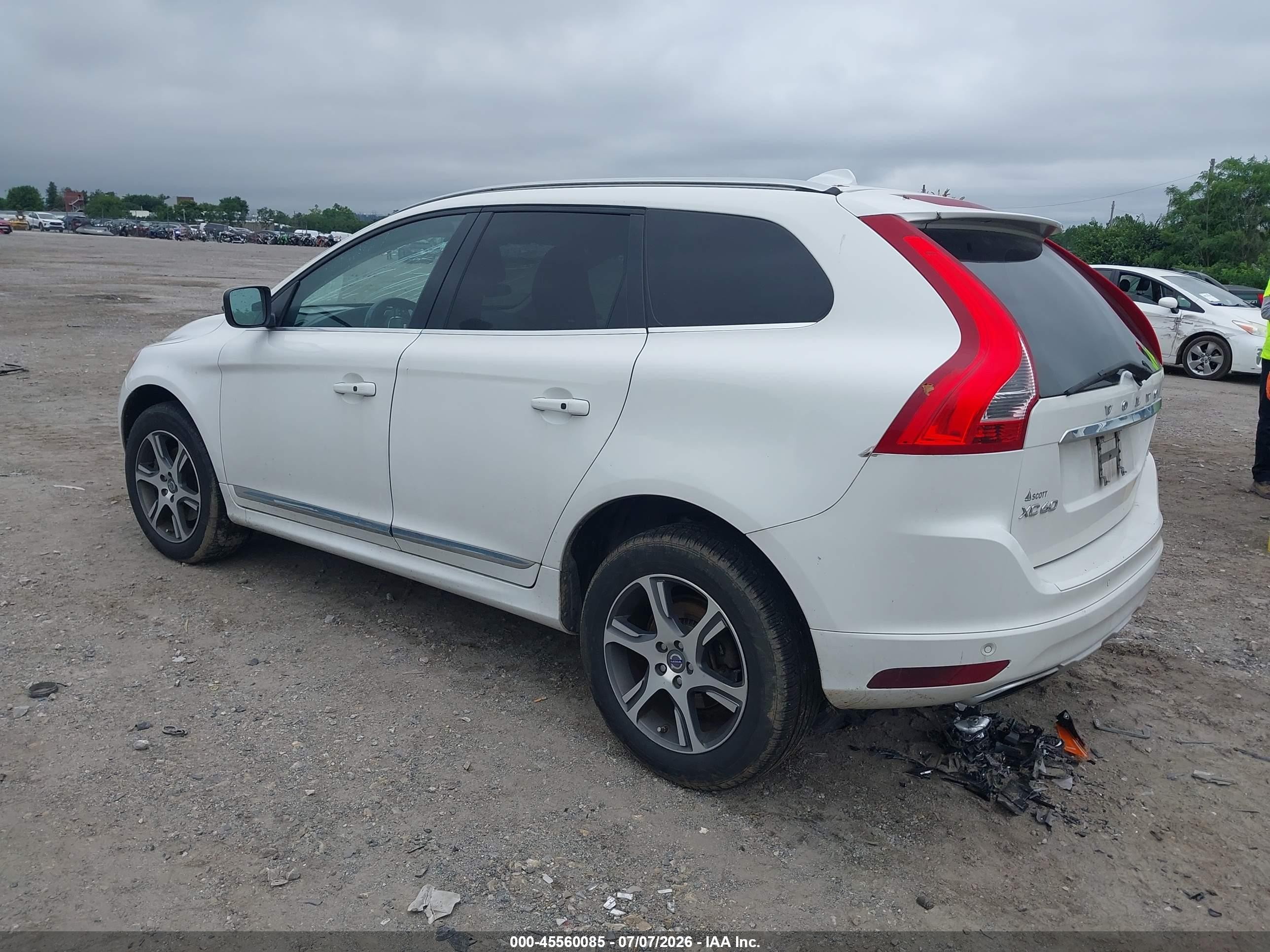 2015 Volvo Xc60 T6 Platinum White vin: YV4902RD0F2626375