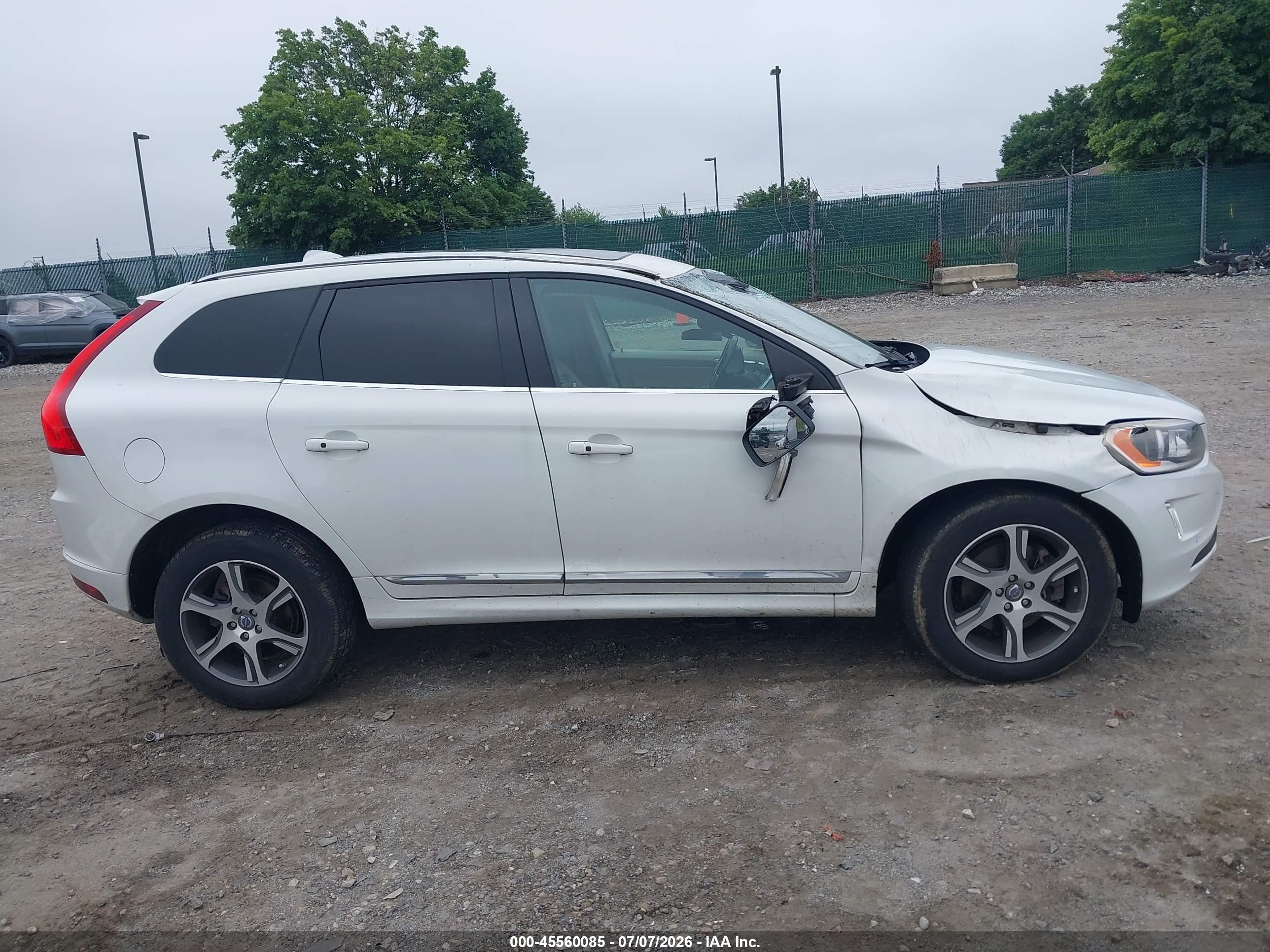 2015 Volvo Xc60 T6 Platinum White vin: YV4902RD0F2626375