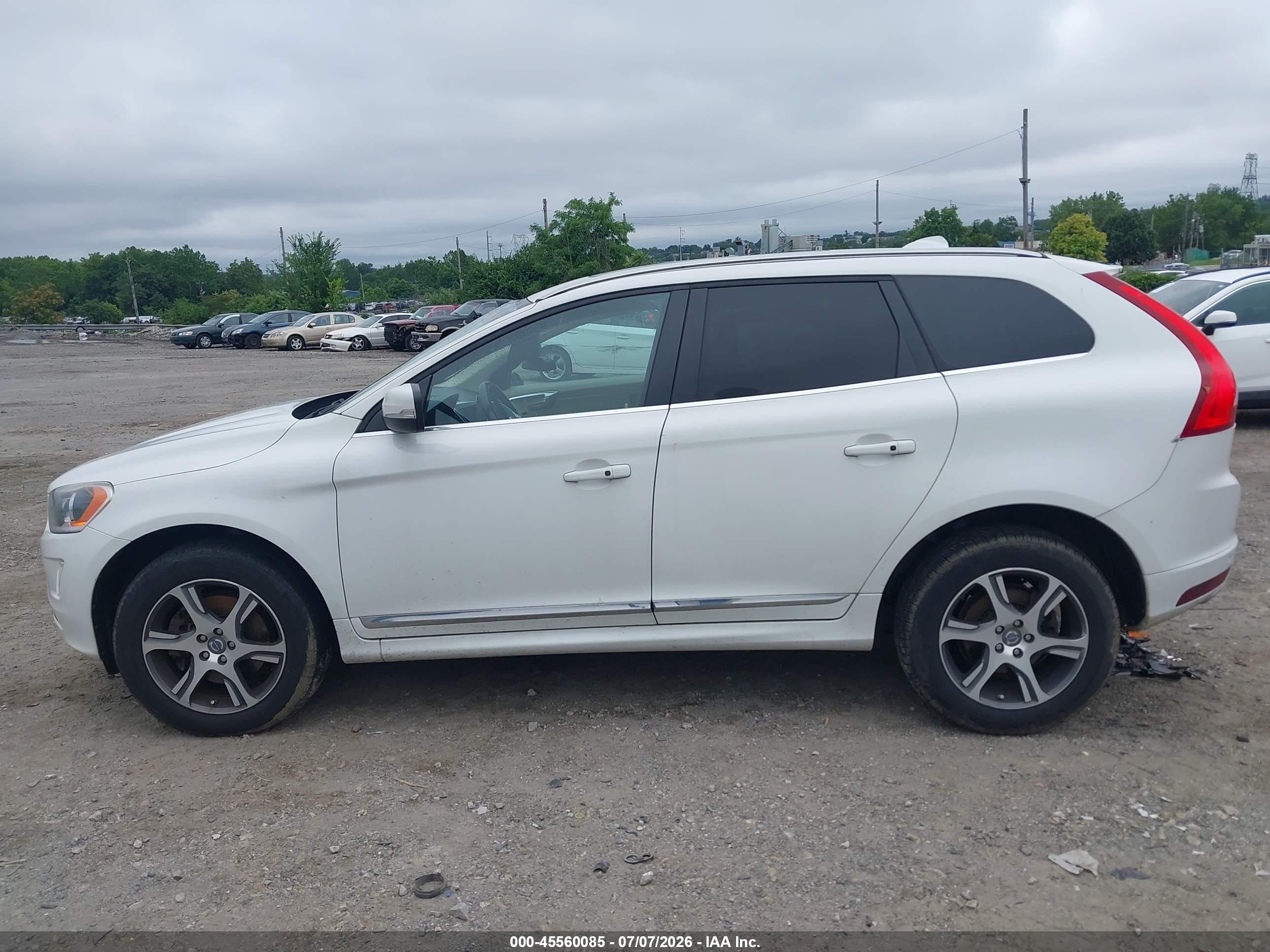 2015 Volvo Xc60 T6 Platinum White vin: YV4902RD0F2626375