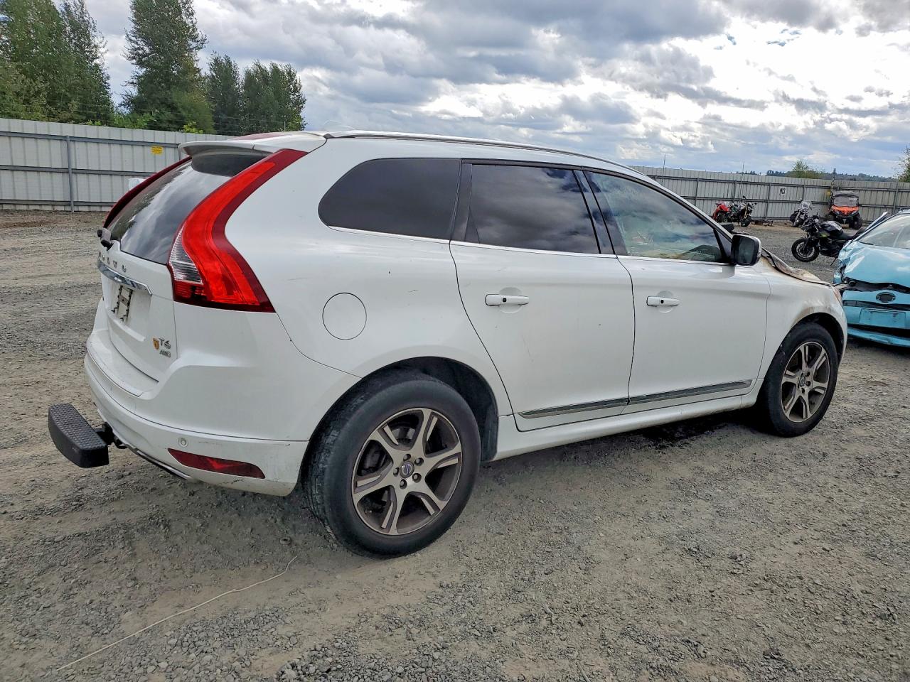 2015 Volvo Xc60 T6 Platinum White vin: YV4902RD6F2600749