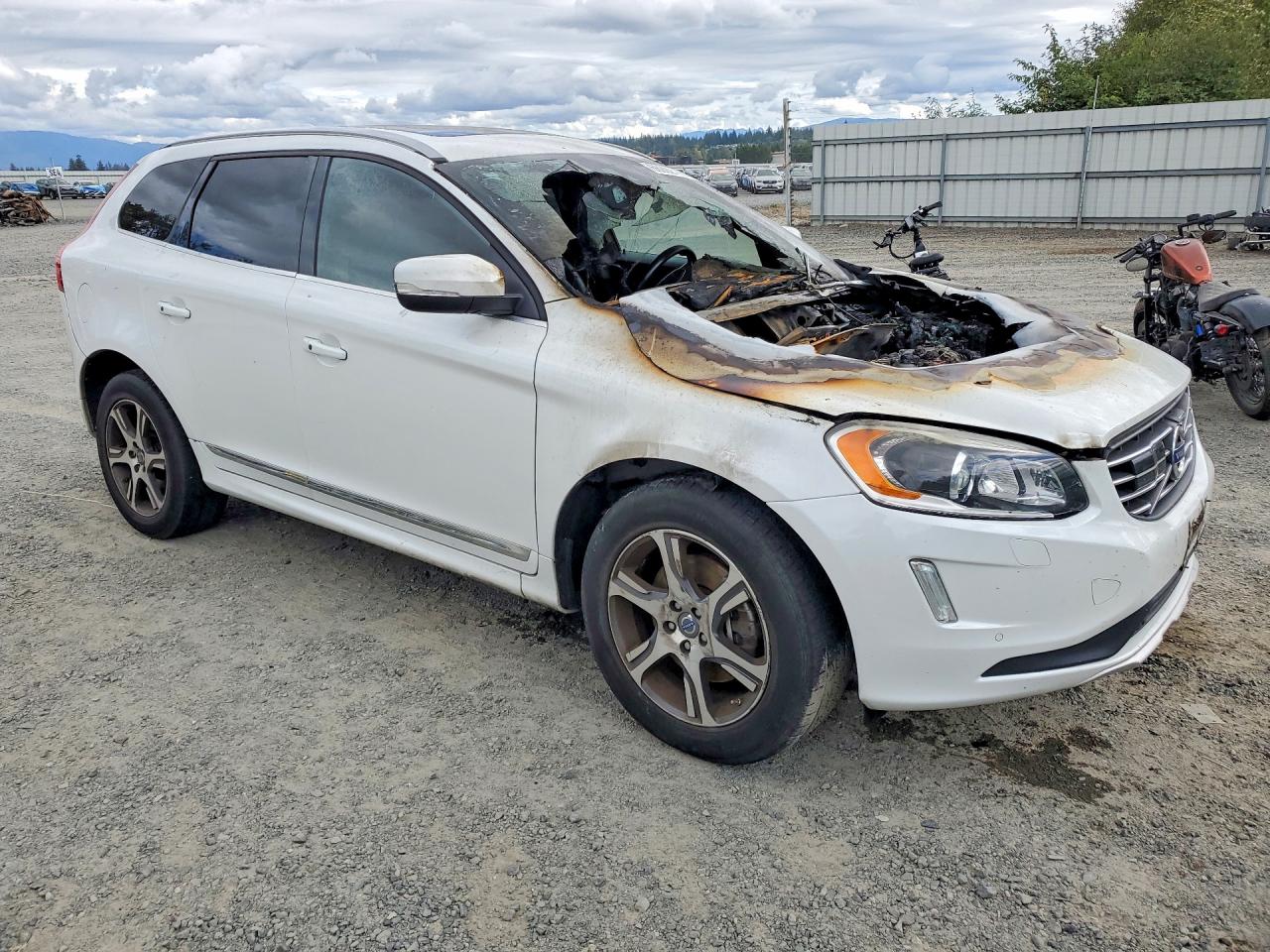 2015 Volvo Xc60 T6 Platinum White vin: YV4902RD6F2600749