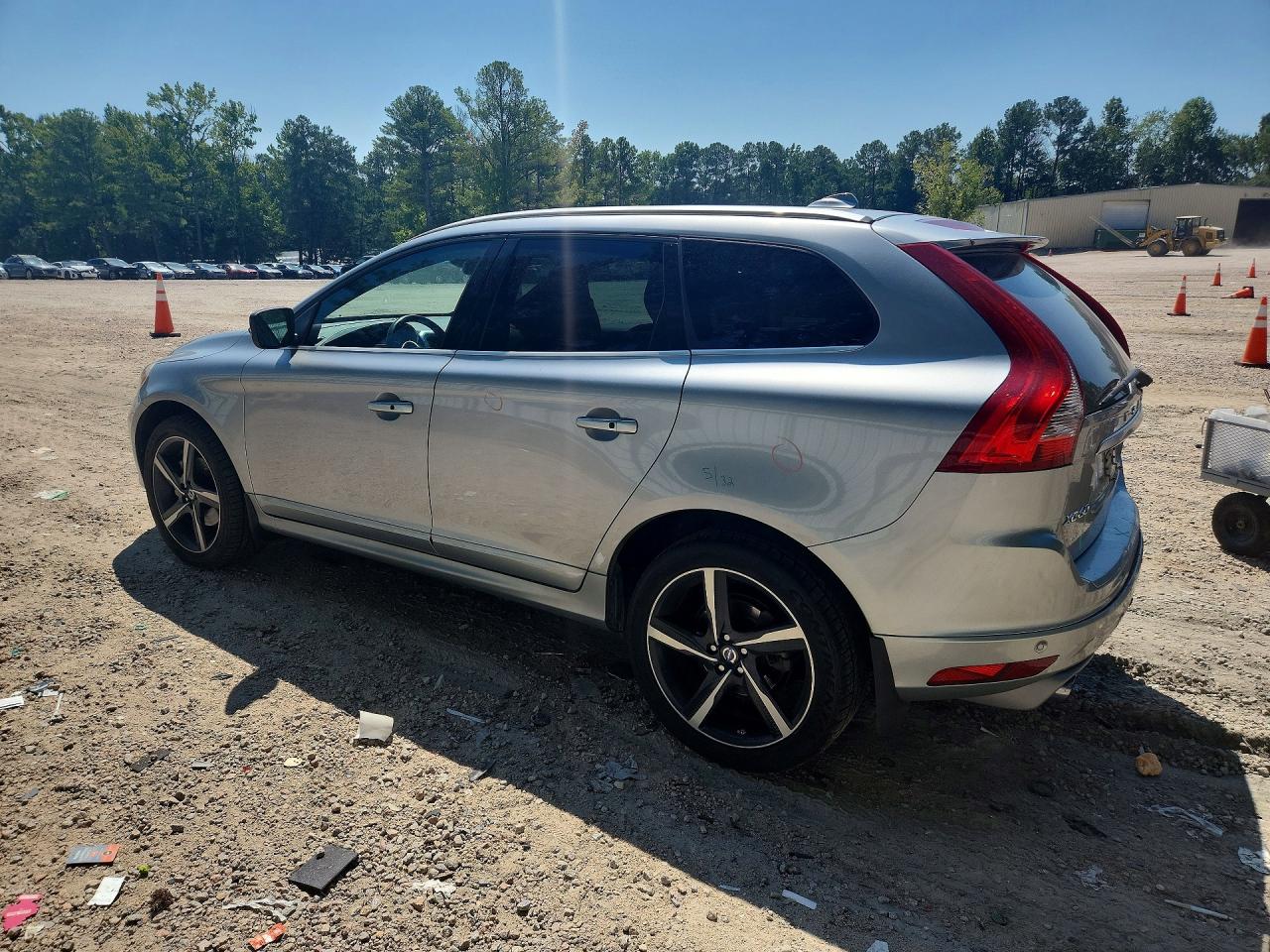2015 Volvo Xc60 T6 R-design Premier Plus Серебряный vin: YV4902RG4F2595416