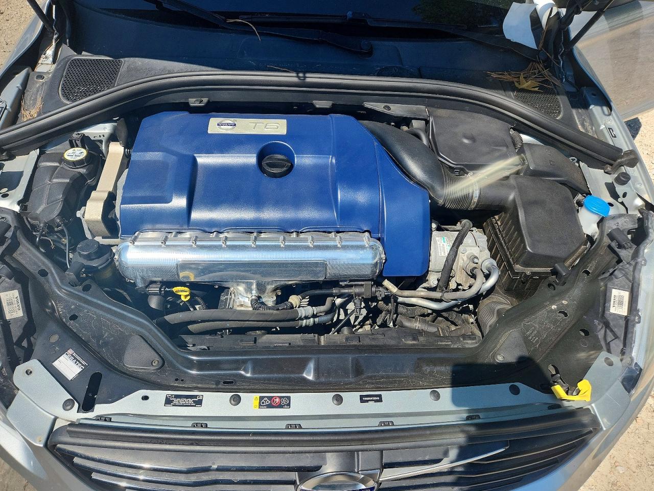 2015 Volvo Xc60 T6 R-design Premier Plus Серебряный vin: YV4902RG4F2595416