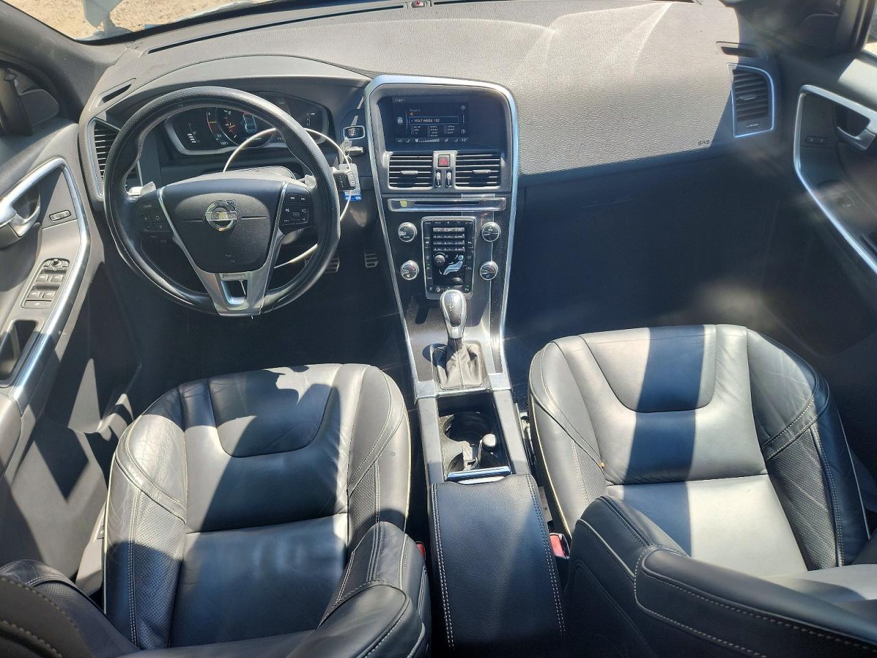 2015 Volvo Xc60 T6 R-design Premier Plus Серебряный vin: YV4902RG4F2595416