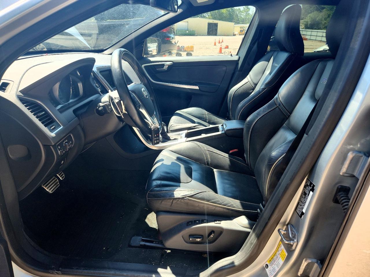 2015 Volvo Xc60 T6 R-design Premier Plus Серебряный vin: YV4902RG4F2595416