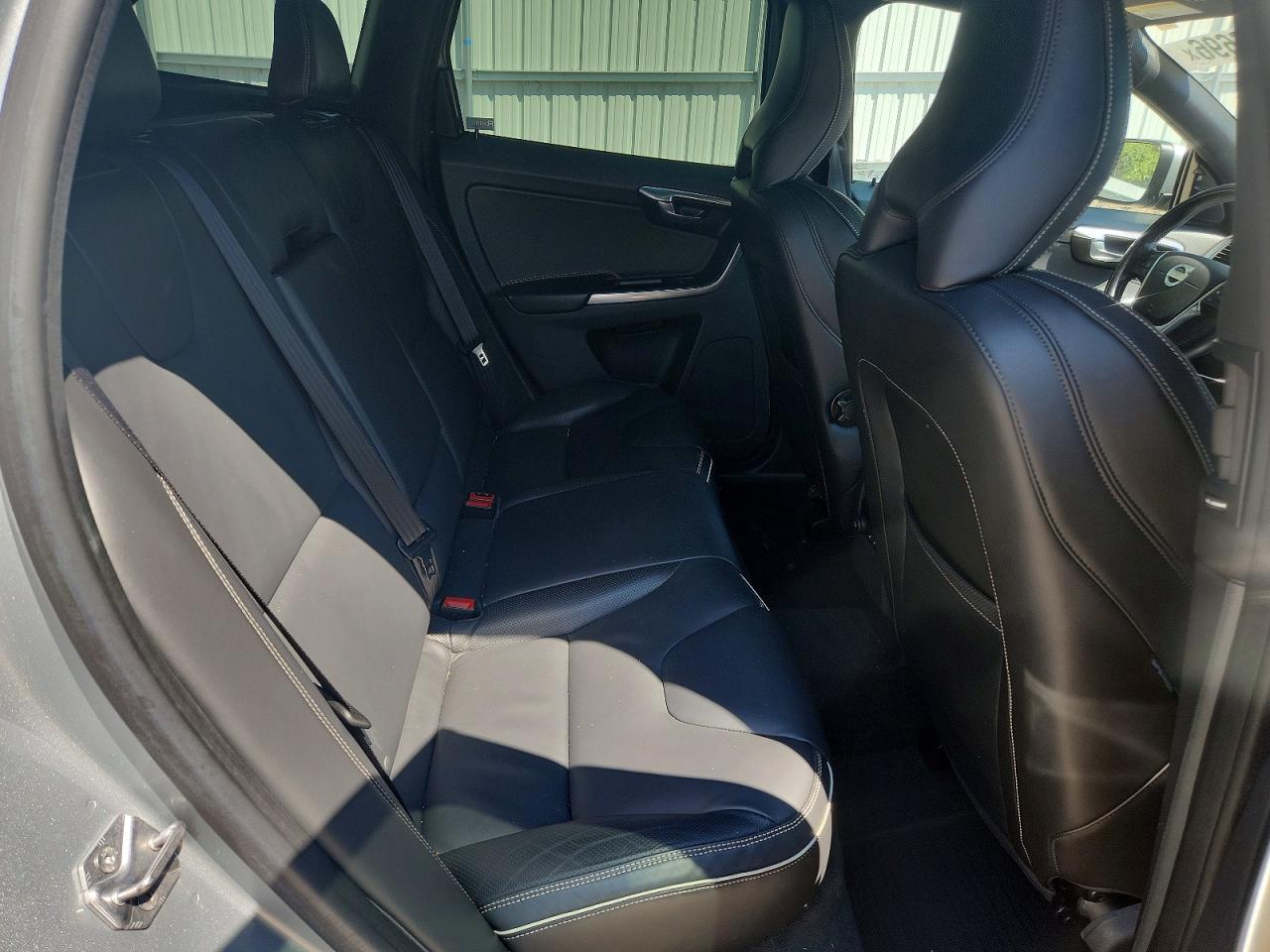 2015 Volvo Xc60 T6 R-design Premier Plus Серебряный vin: YV4902RG4F2595416