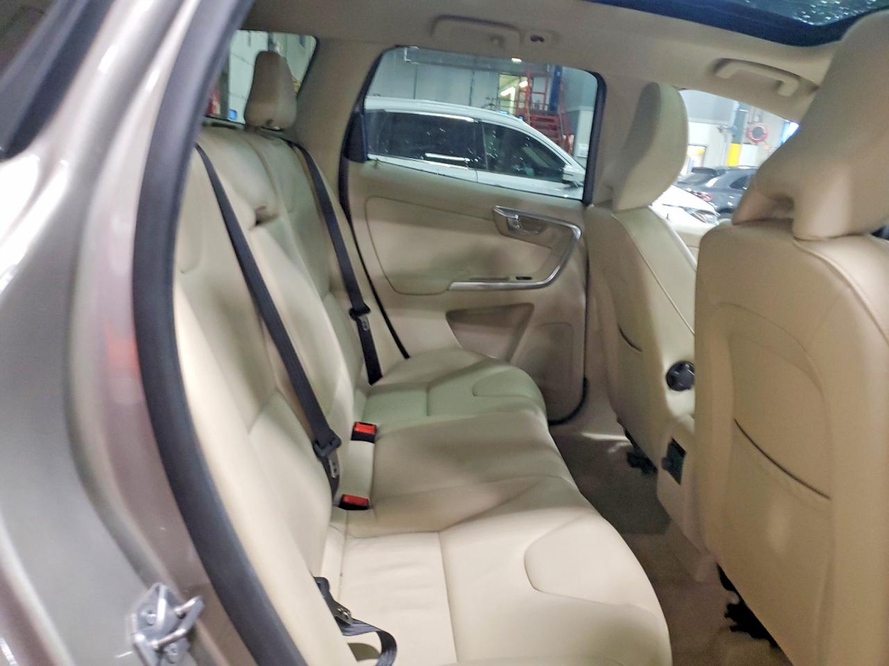 2015 Volvo Xc60 T6 Premier Beige vin: YV4902RK0F2635155