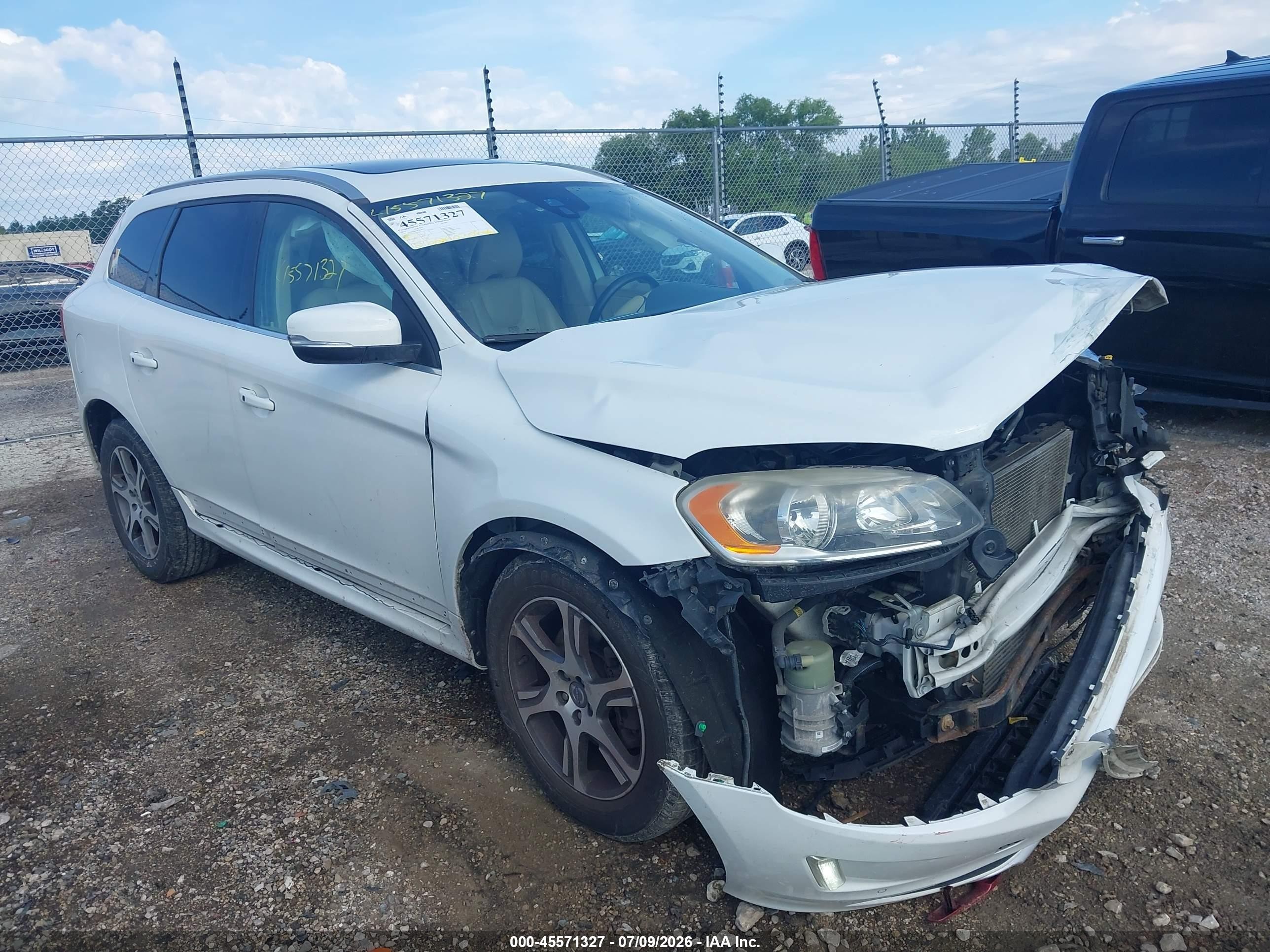2015 Volvo Xc60 T6 White vin: YV4902RK0F2678300