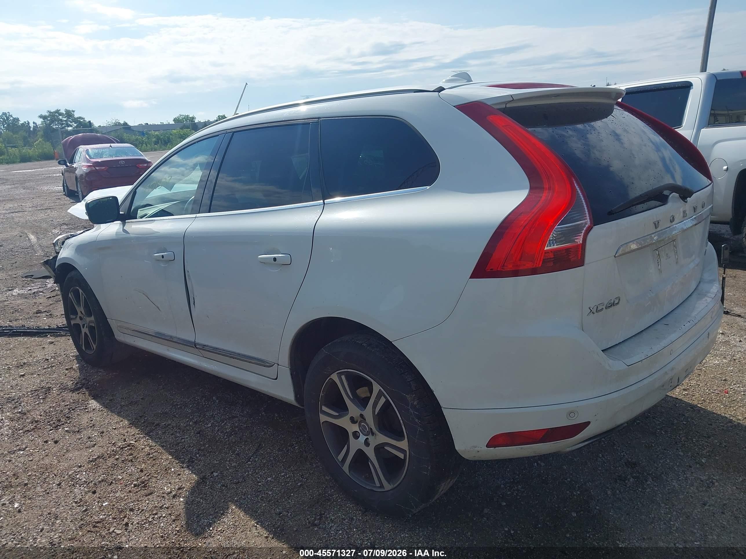 2015 Volvo Xc60 T6 White vin: YV4902RK0F2678300