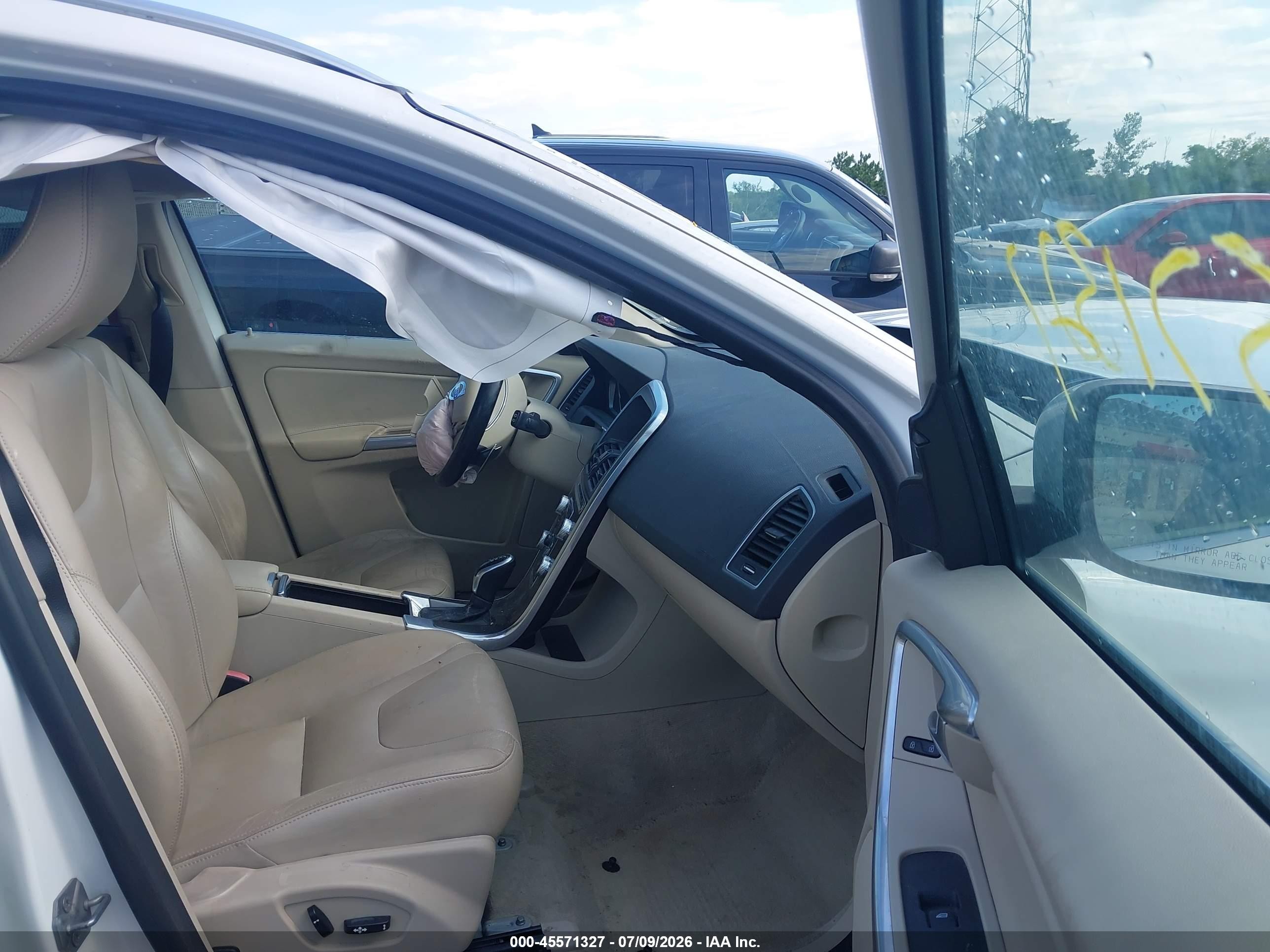 2015 Volvo Xc60 T6 White vin: YV4902RK0F2678300
