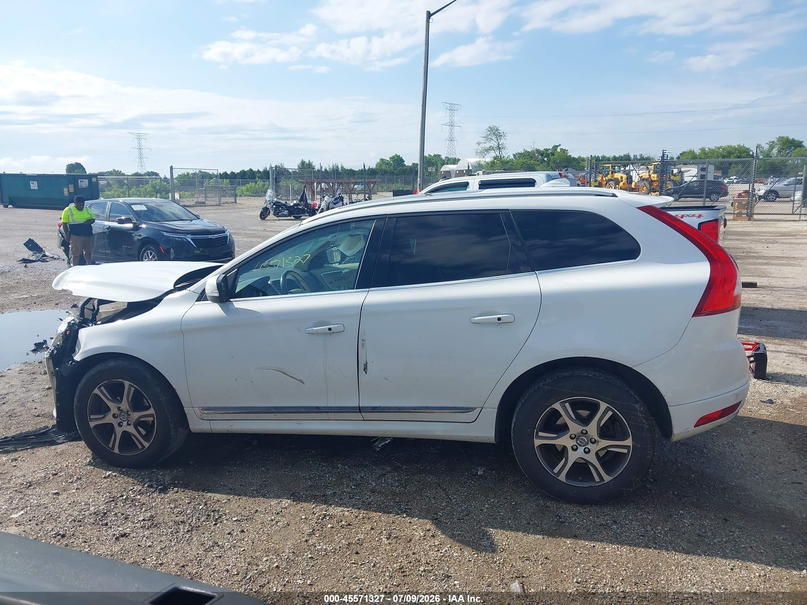 2015 Volvo Xc60 T6 White vin: YV4902RK0F2678300