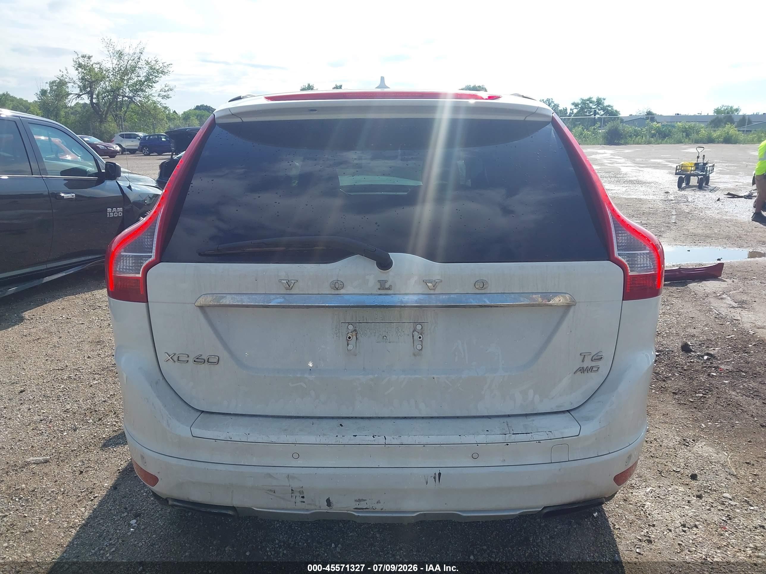 2015 Volvo Xc60 T6 White vin: YV4902RK0F2678300