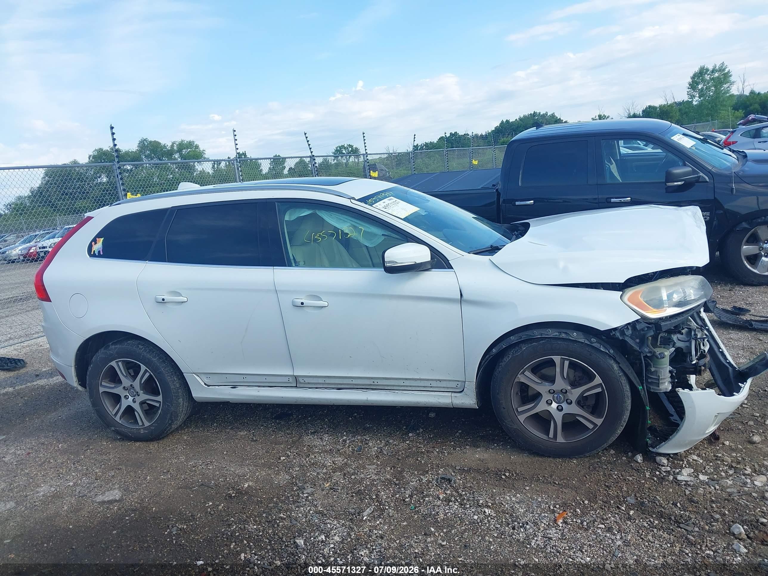 2015 Volvo Xc60 T6 White vin: YV4902RK0F2678300
